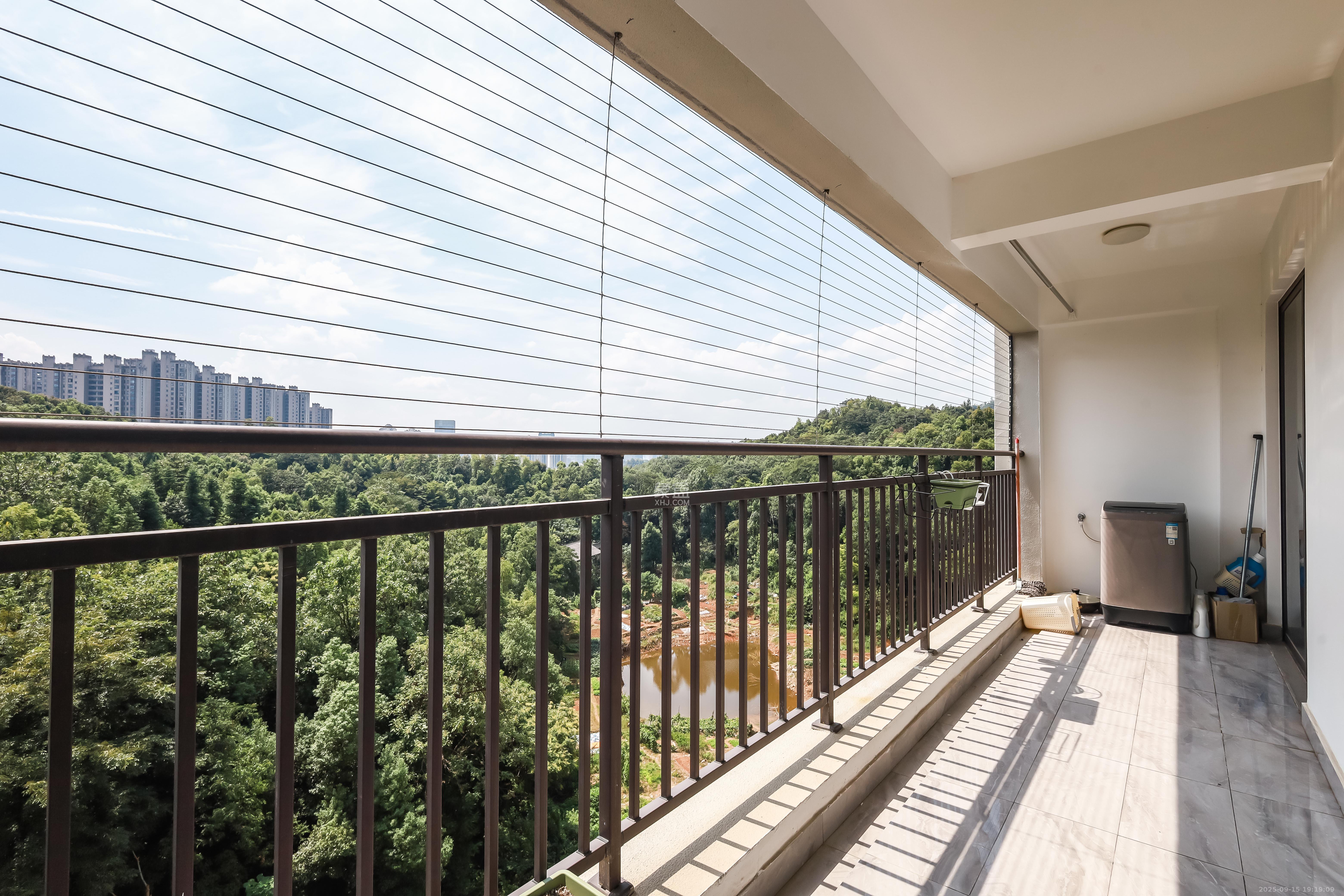 金基芳华  4室2厅2卫    145.0万阳台