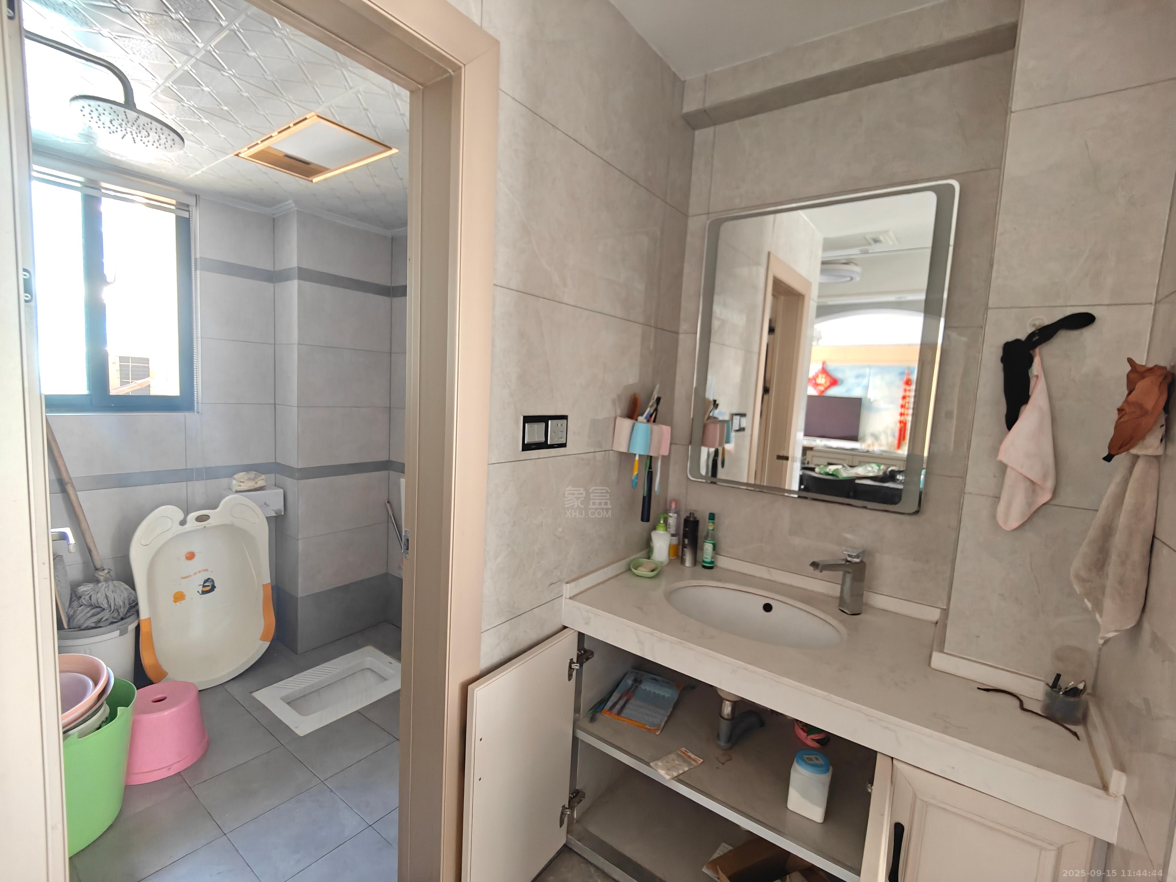 湖景名城  3室2厅2卫    2300.0元/月 湖景名城  3室2厅2卫    2300.0元/月室内图