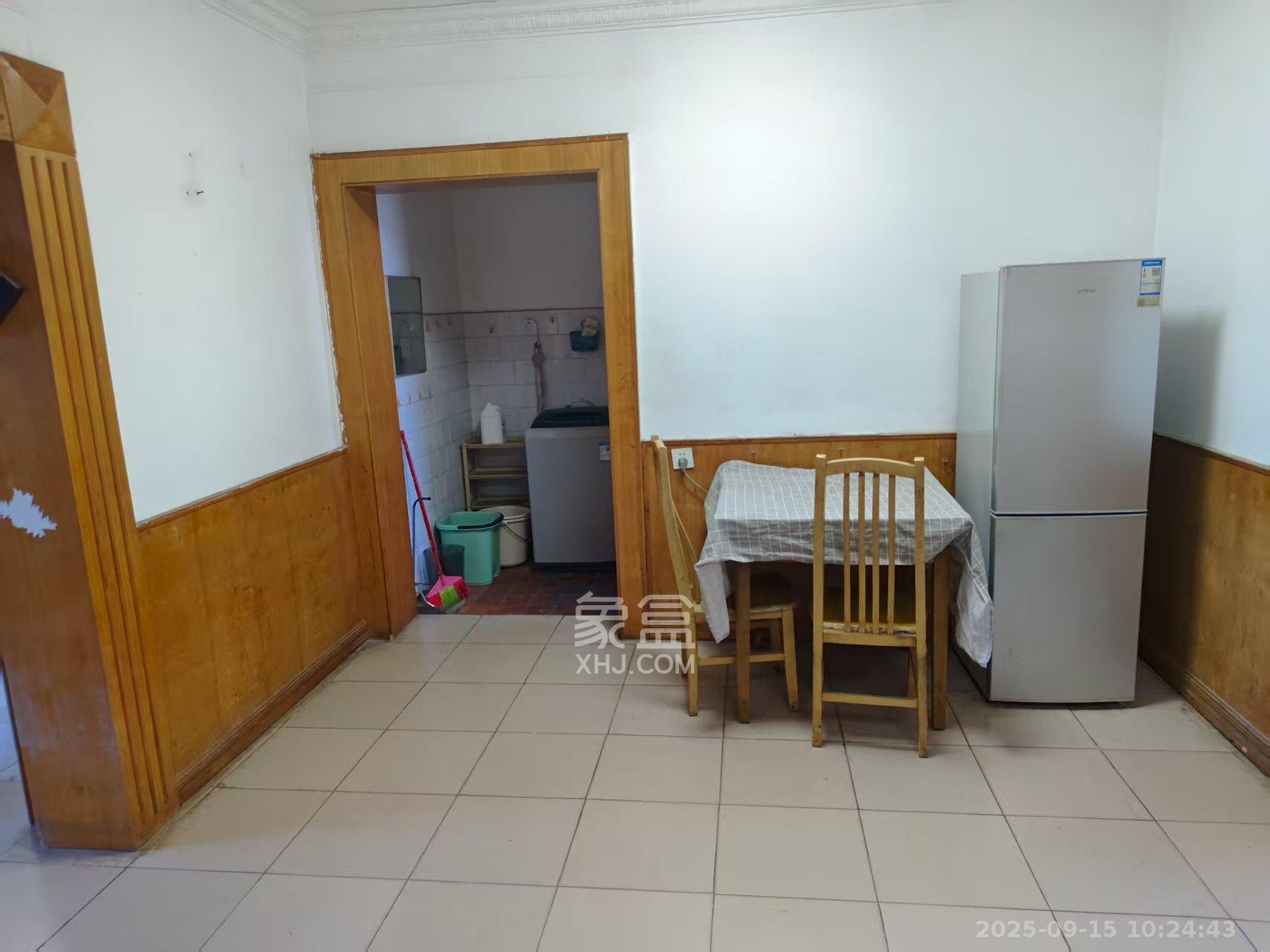 荷花园市直教师村（长沙市教育局直属教师二村）  1室2厅1卫    1800.0元/月室内图