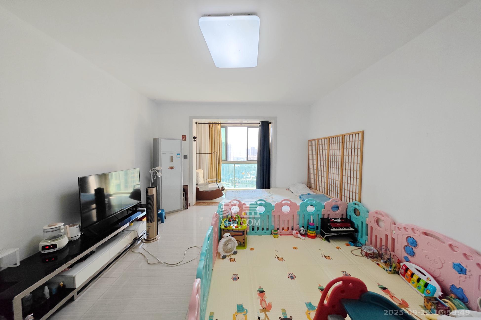 新城新世界一二三期  3室2厅1卫    86.0万客厅