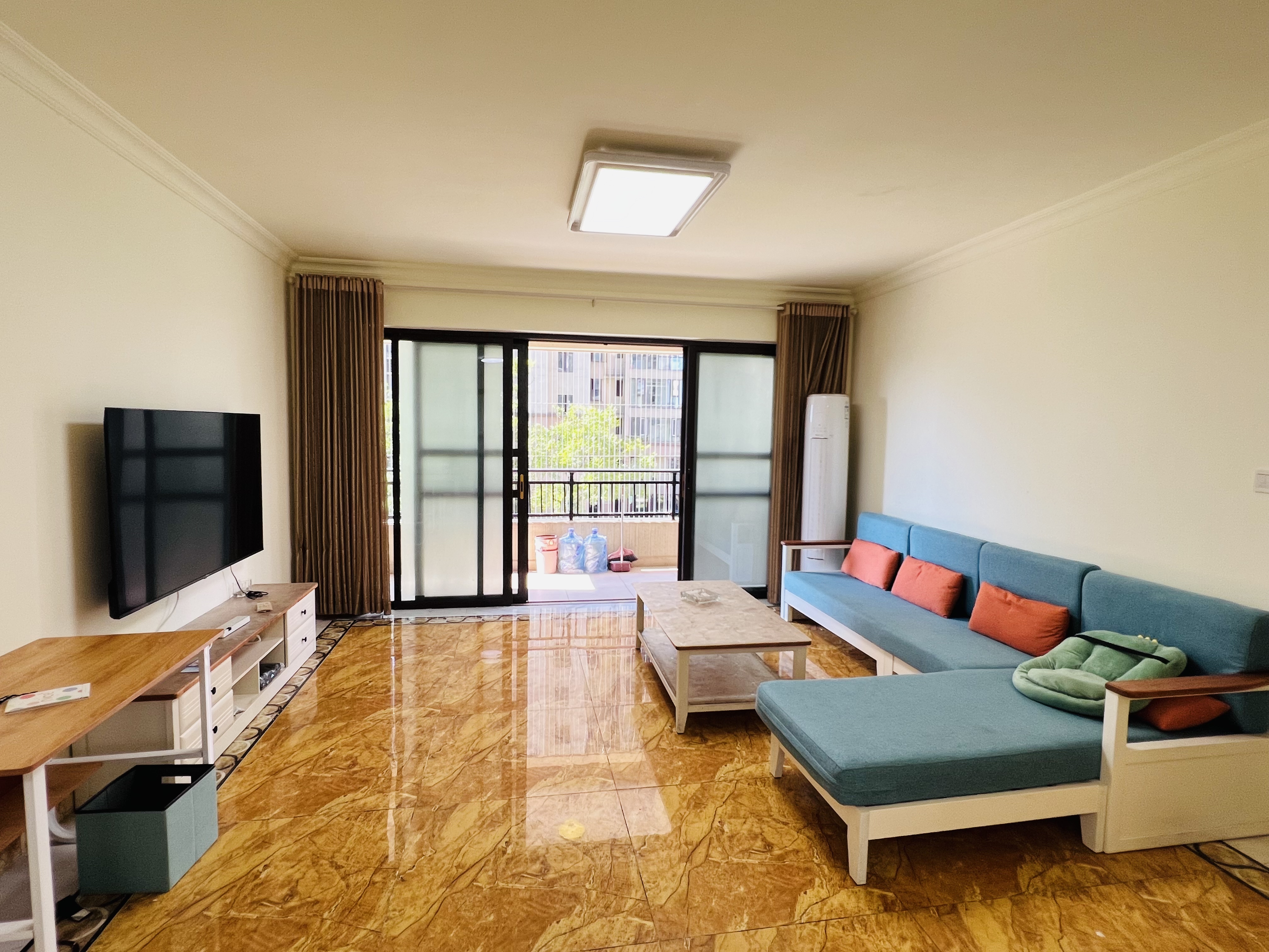 碧桂园 4室2厅2卫 2400.0元/月 碧桂园 4室2厅2卫 2400.0元/月室内图