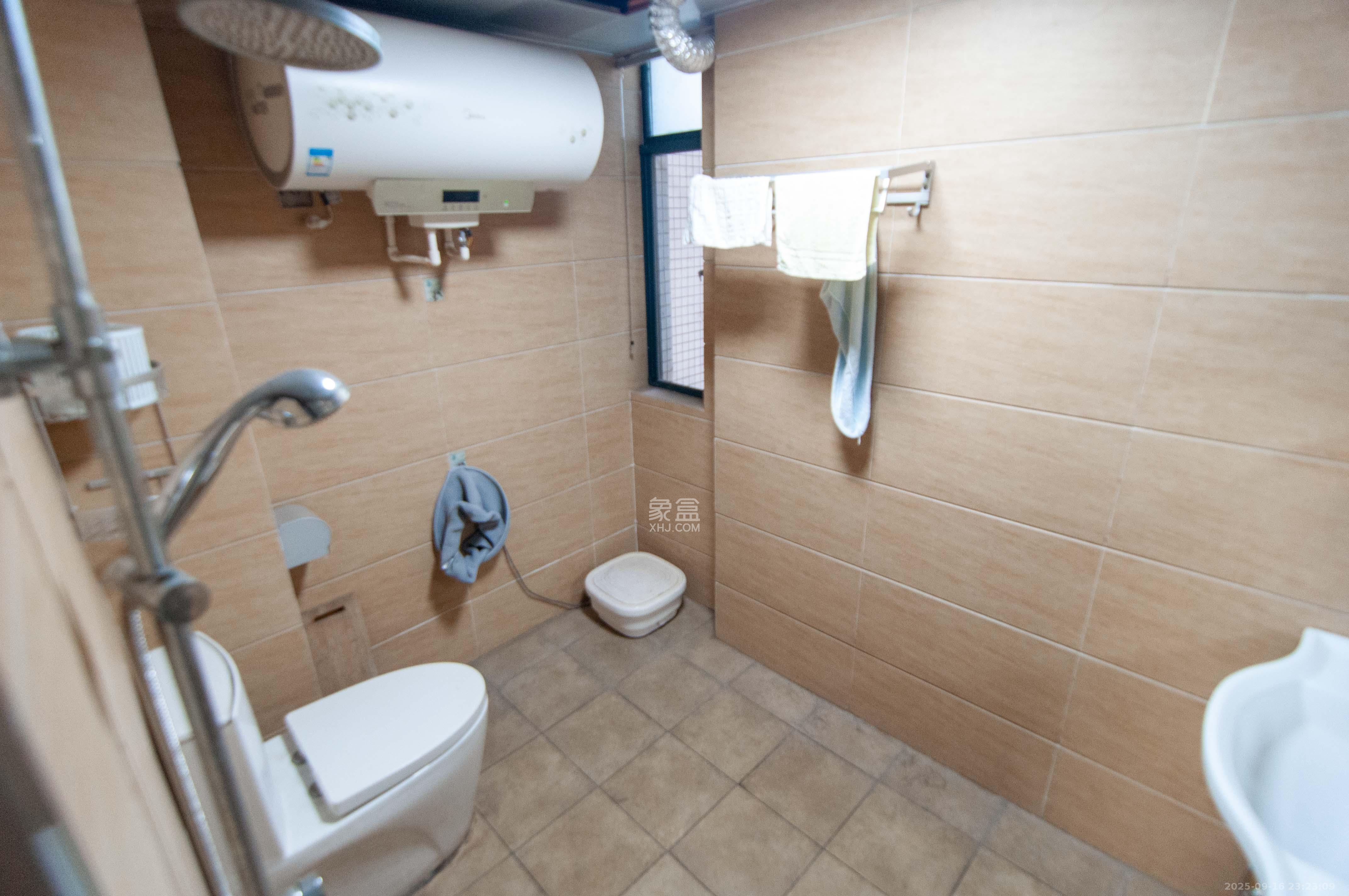 高鑫麓城 3室2厅2卫 139.0万 高鑫麓城 3室2厅2卫 139.0万卫生间