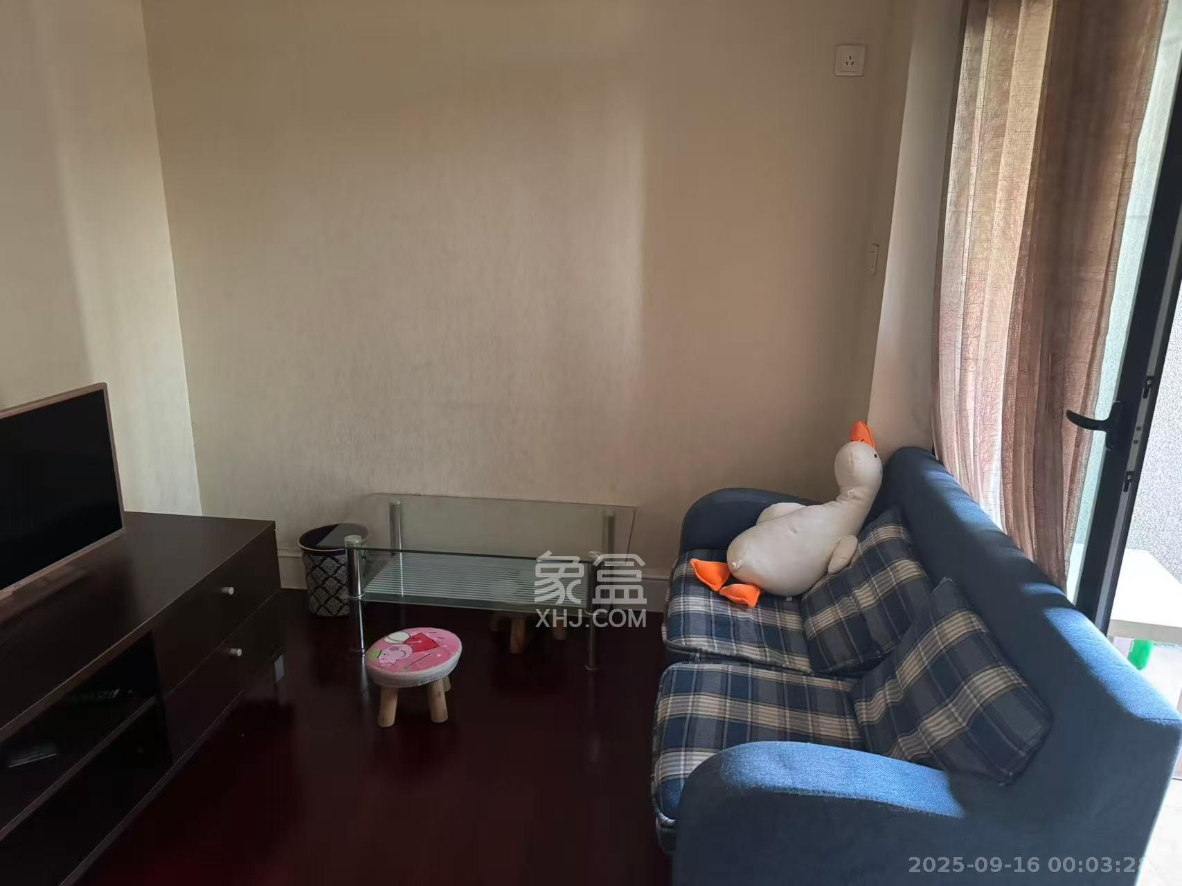 郡原广场  1室1厅1卫    1600.0元/月室内图