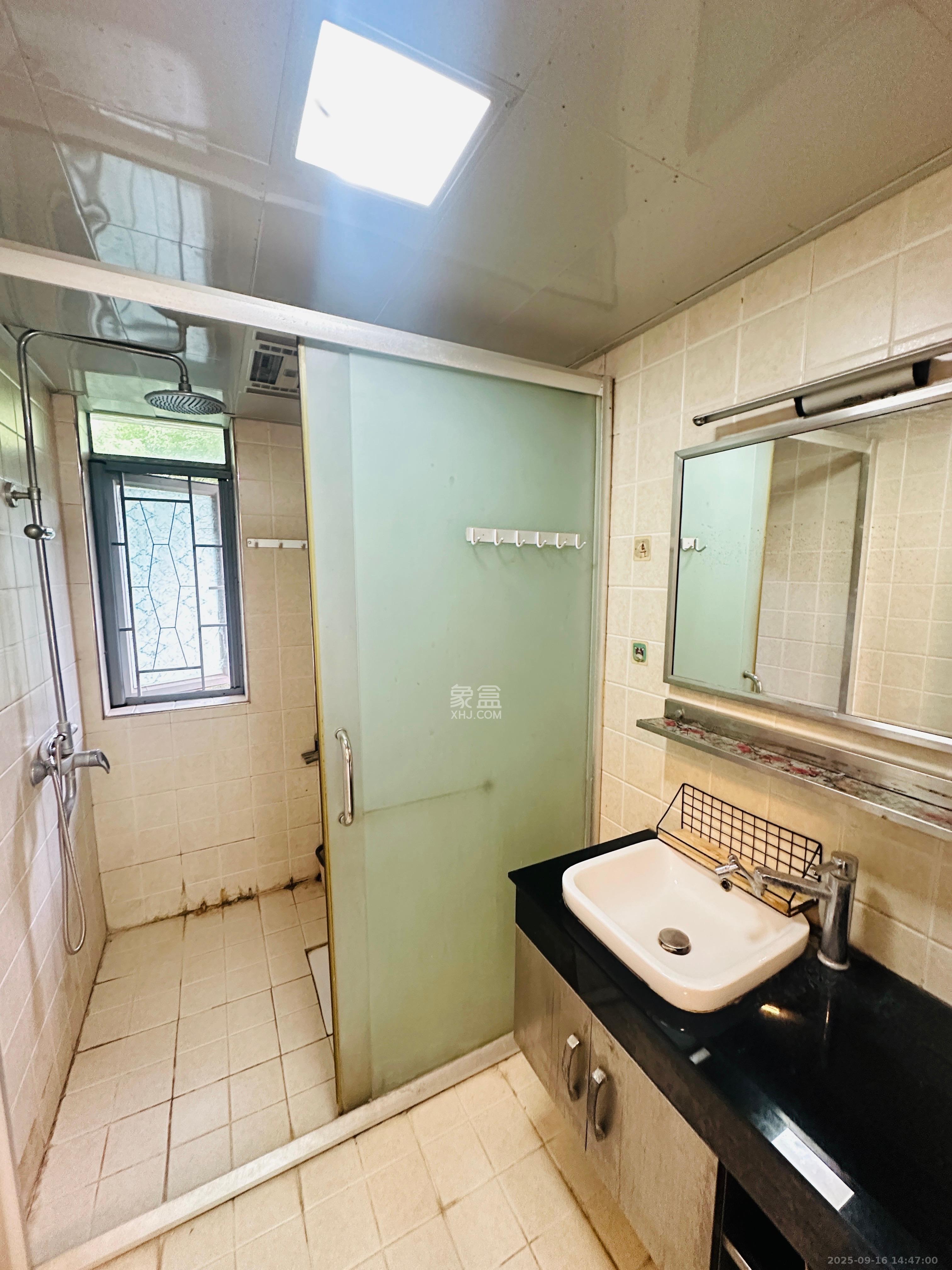 新城新世界一二三期 2室2厅1卫 2500.0元/月 新城新世界一二三期 2室2厅1卫 2500.0元/月室内图