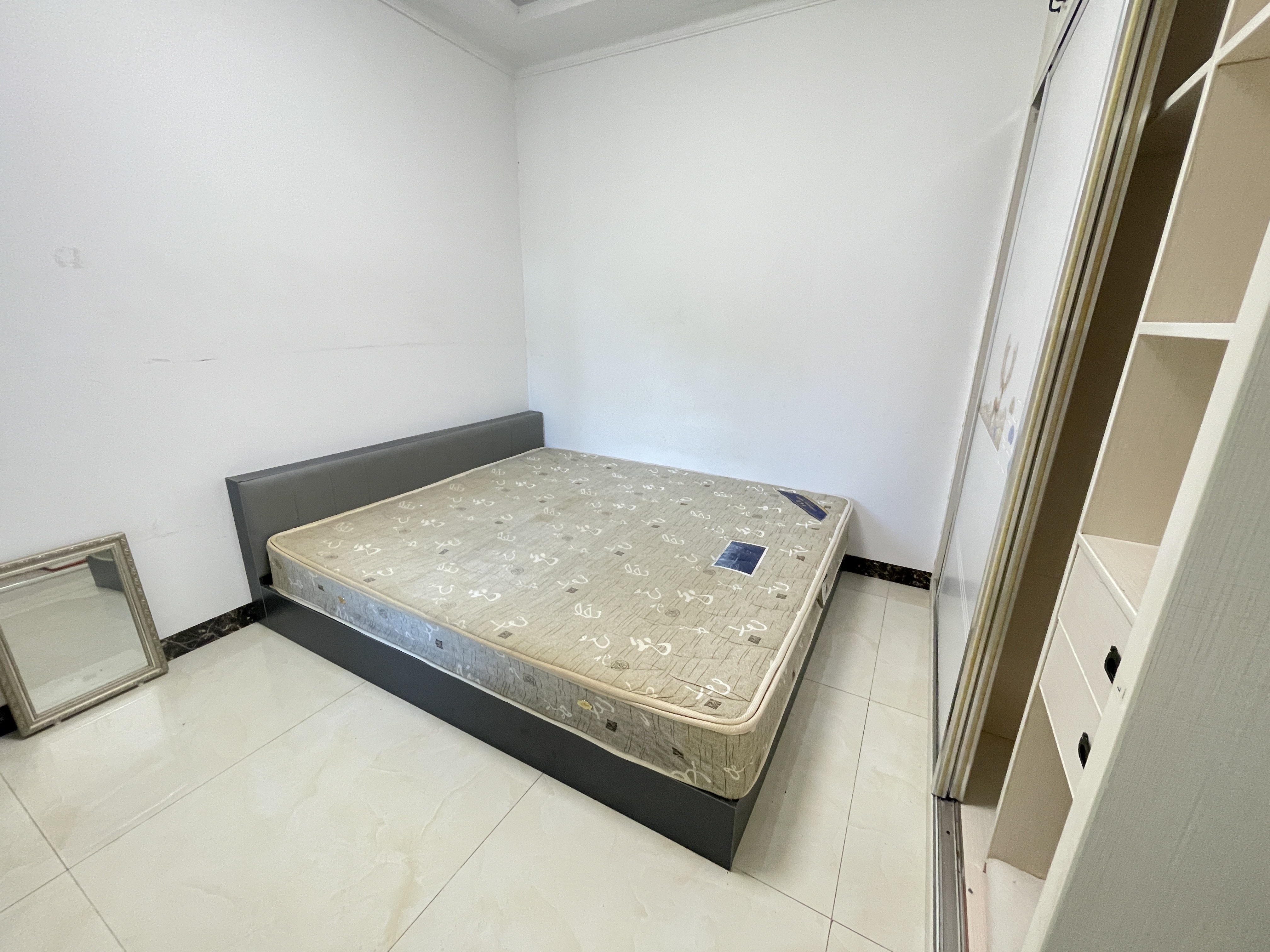 滨江一号（丰泰花园）  3室2厅1卫    2300.0元/月户型图