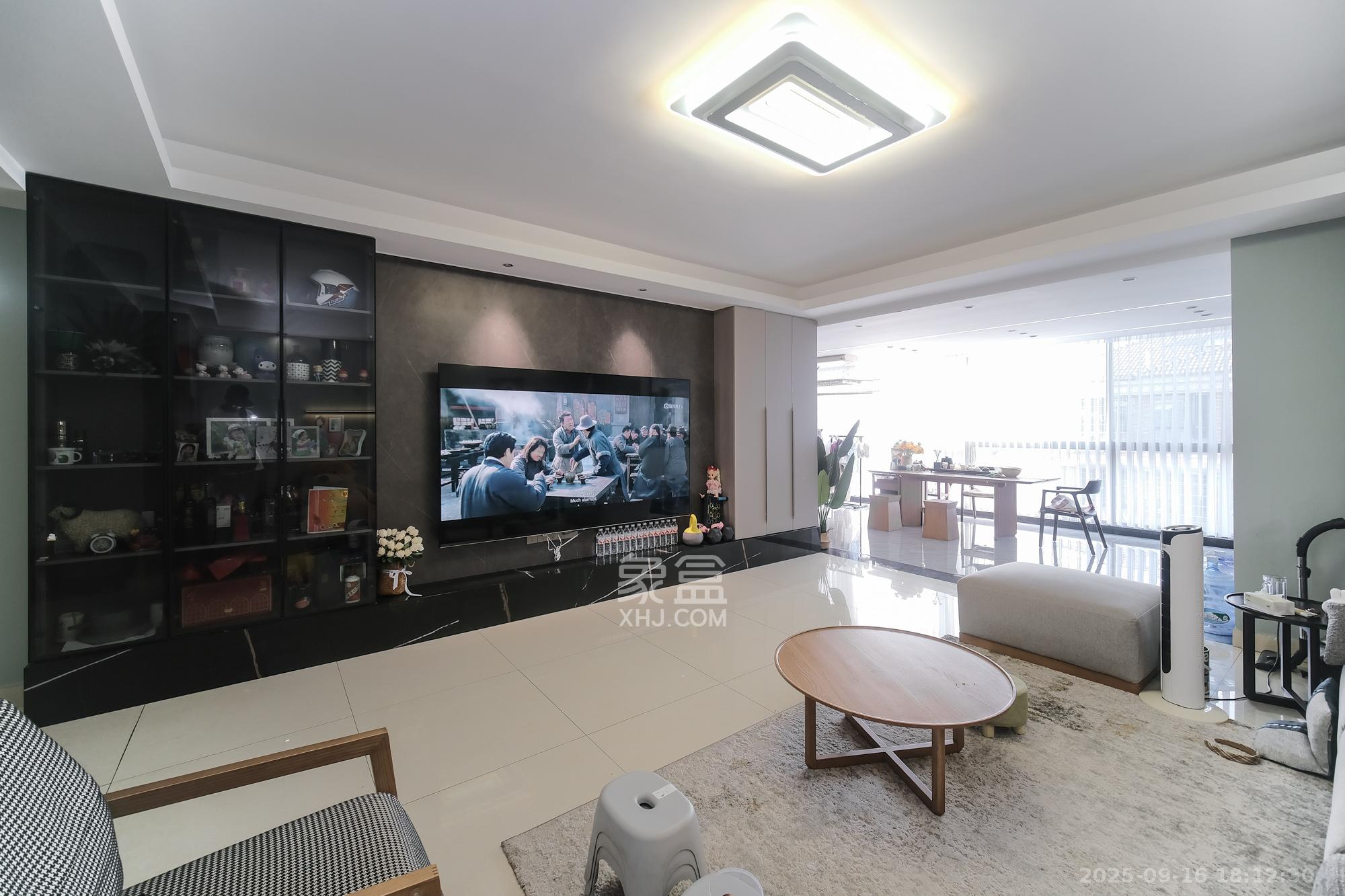 湘龙家园  4室2厅2卫    228.0万 湘龙家园  4室2厅2卫    228.0万客厅