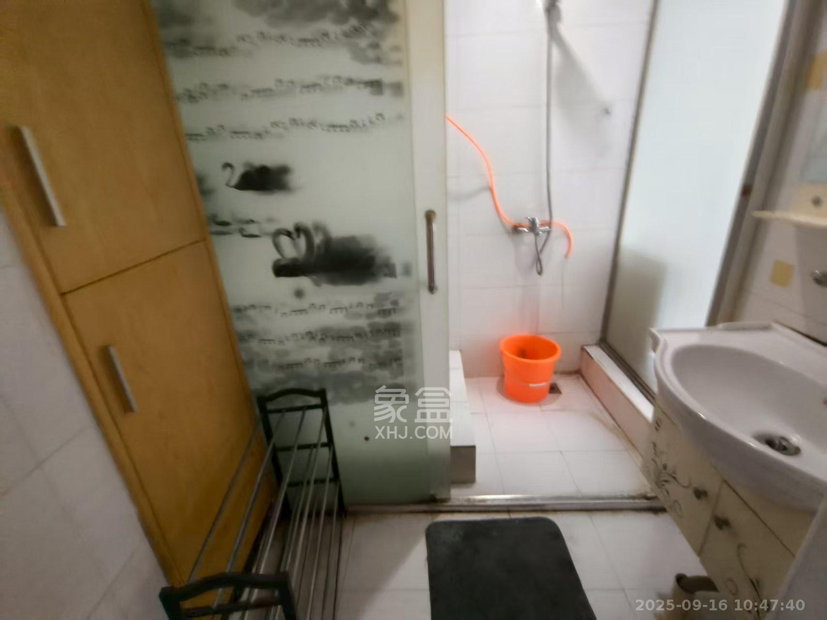 万象凯旋湾  1室1厅0卫    1300.0元/月