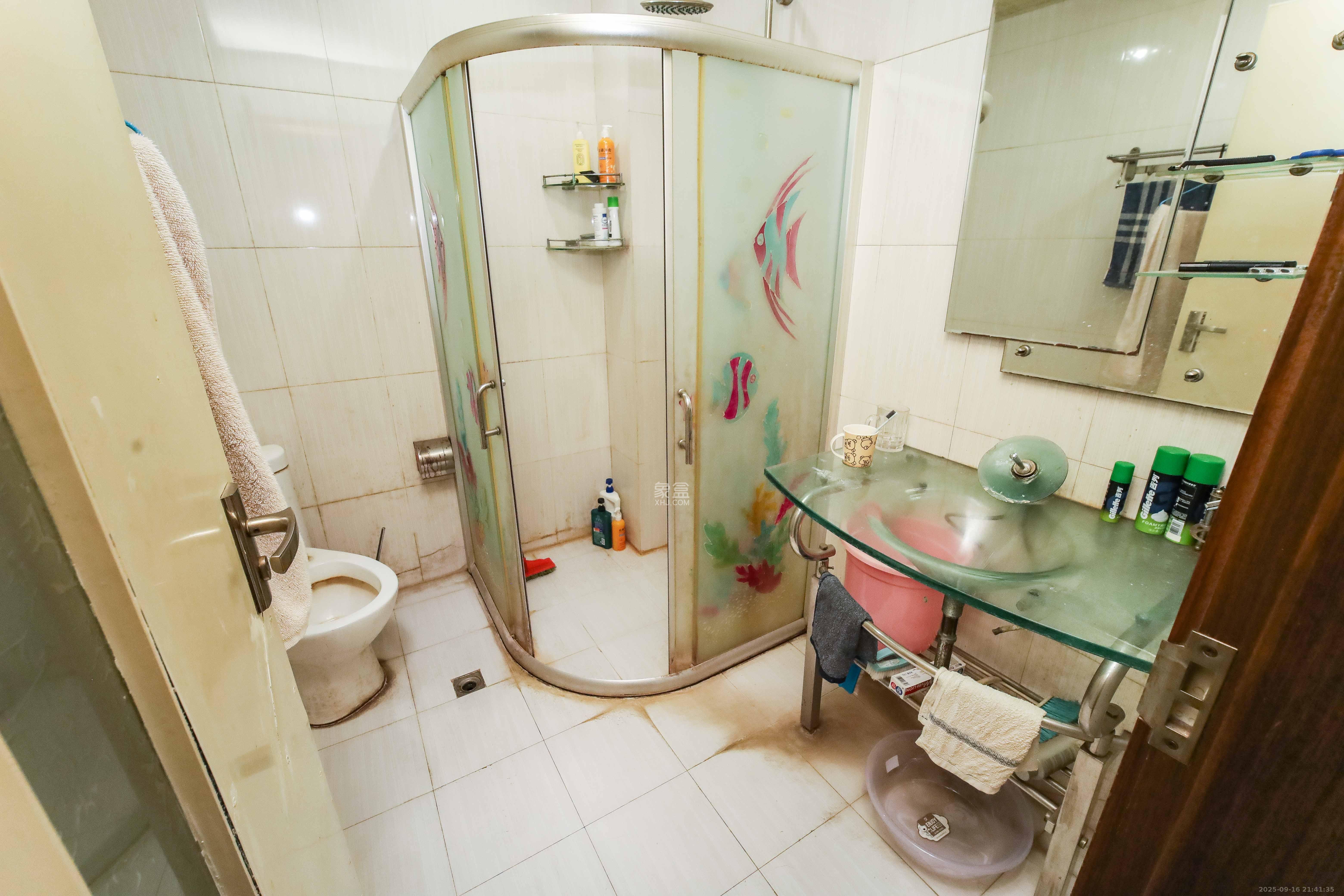 康欣园 3室2厅2卫 88.0万 康欣园 3室2厅2卫 88.0万卫生间