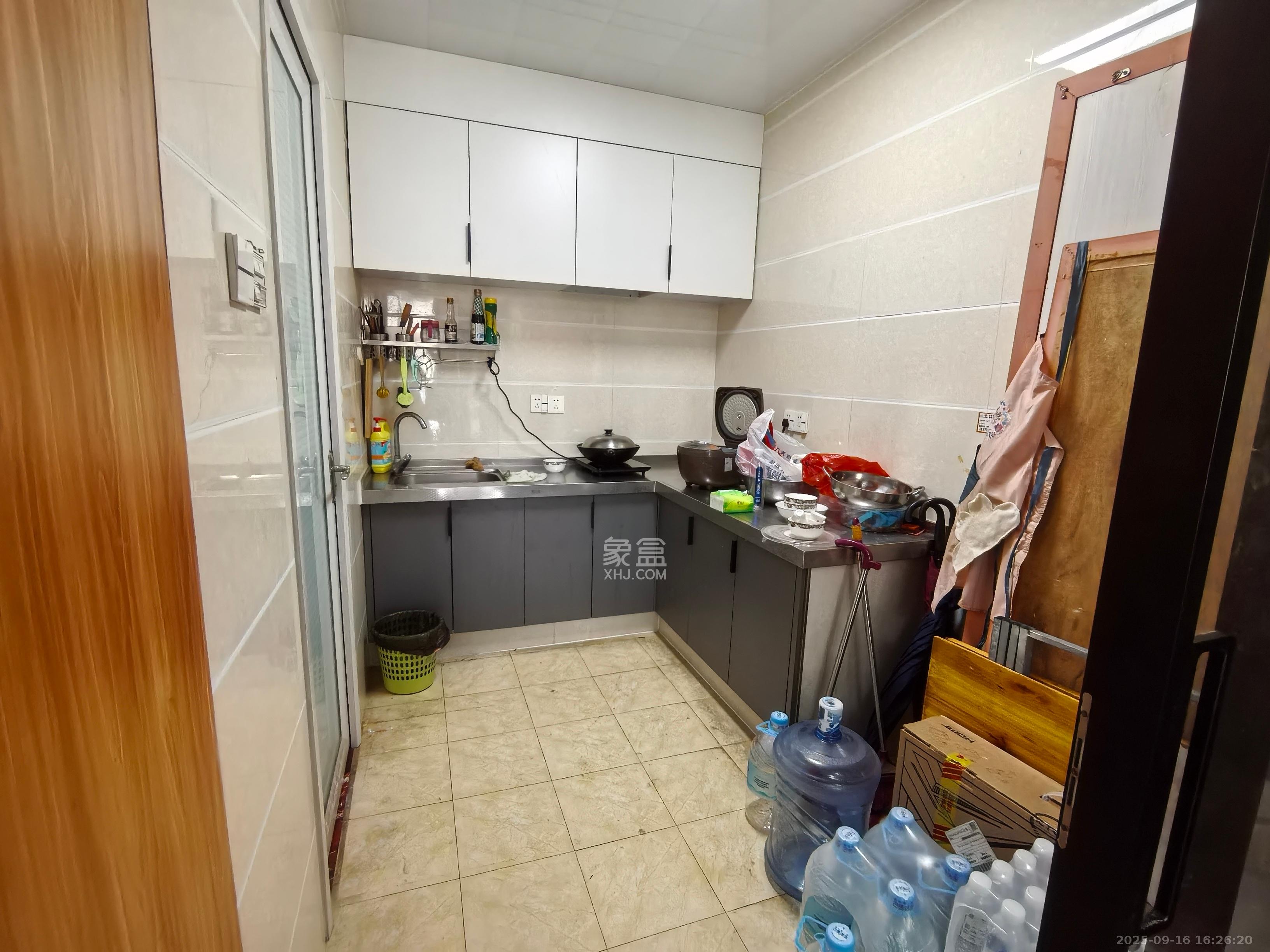 恒泰广场 1室1厅1卫 2000.0元/月 恒泰广场 1室1厅1卫 2000.0元/月室内图