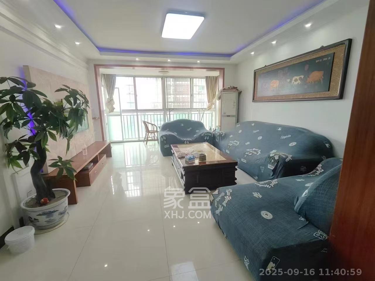 麓谷加州阳光 3室2厅2卫 2600.0元/月 麓谷加州阳光 3室2厅2卫 2600.0元/月室内图