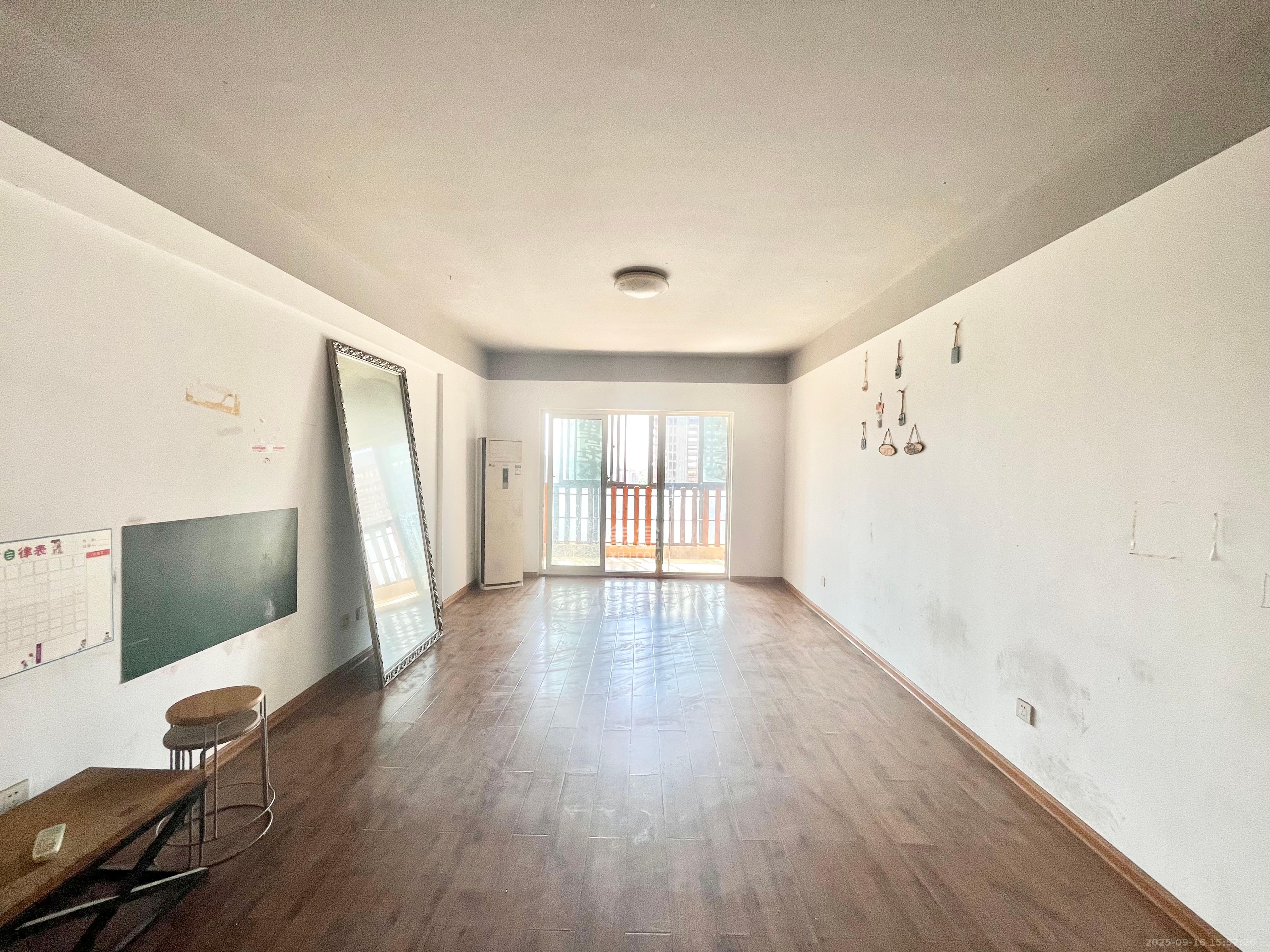 长城雅苑  3室2厅1卫    2200.0元/月室内图