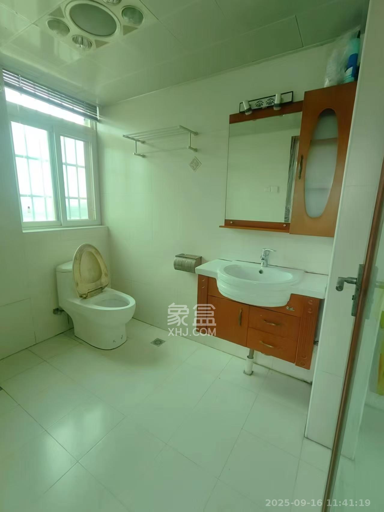 麓谷加州阳光 3室2厅2卫 2600.0元/月 麓谷加州阳光 3室2厅2卫 2600.0元/月室内图