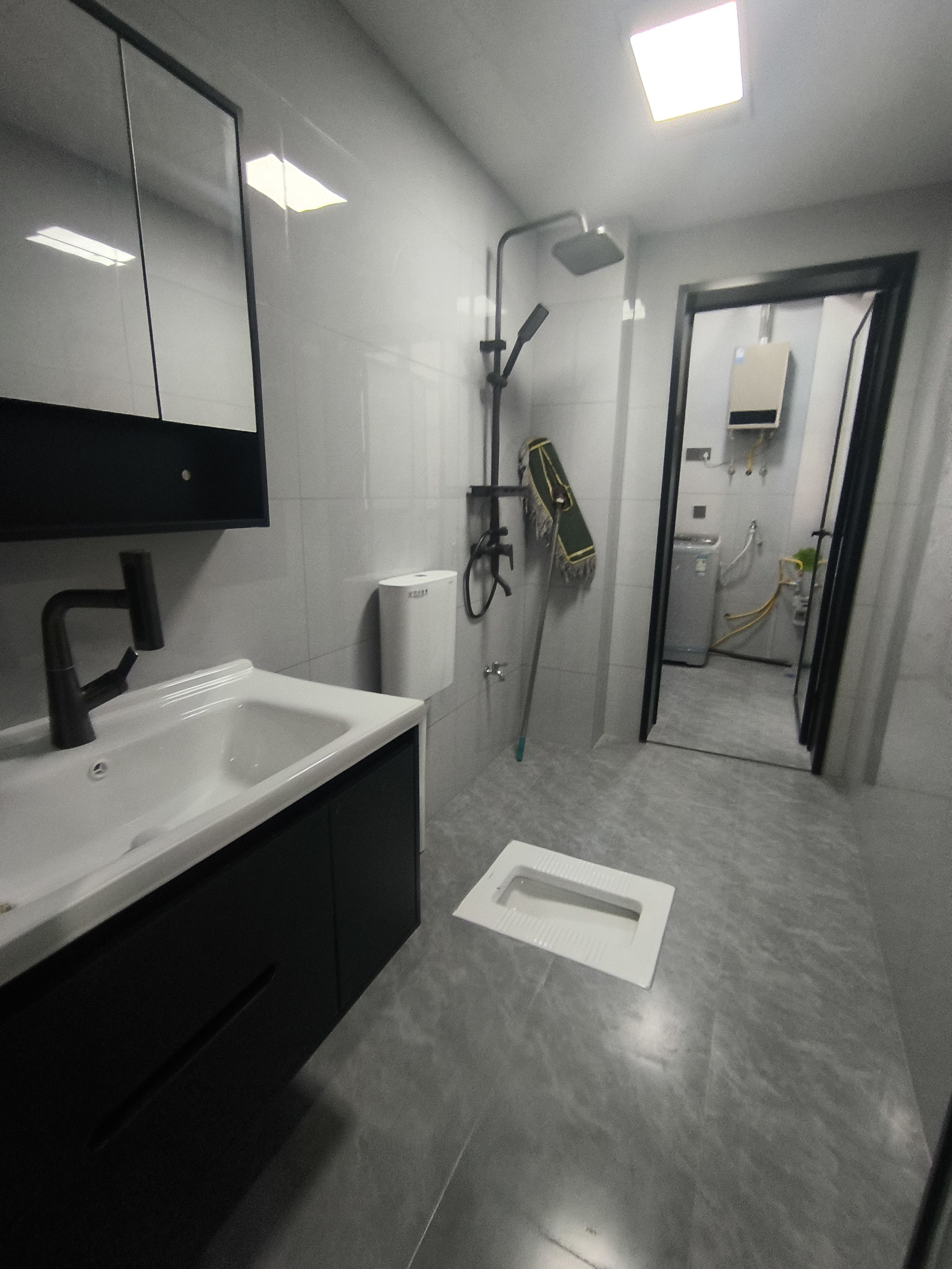 互助小区电梯房 1室0厅0卫 2000.0元/月 互助小区电梯房 1室0厅0卫 2000.0元/月室内图