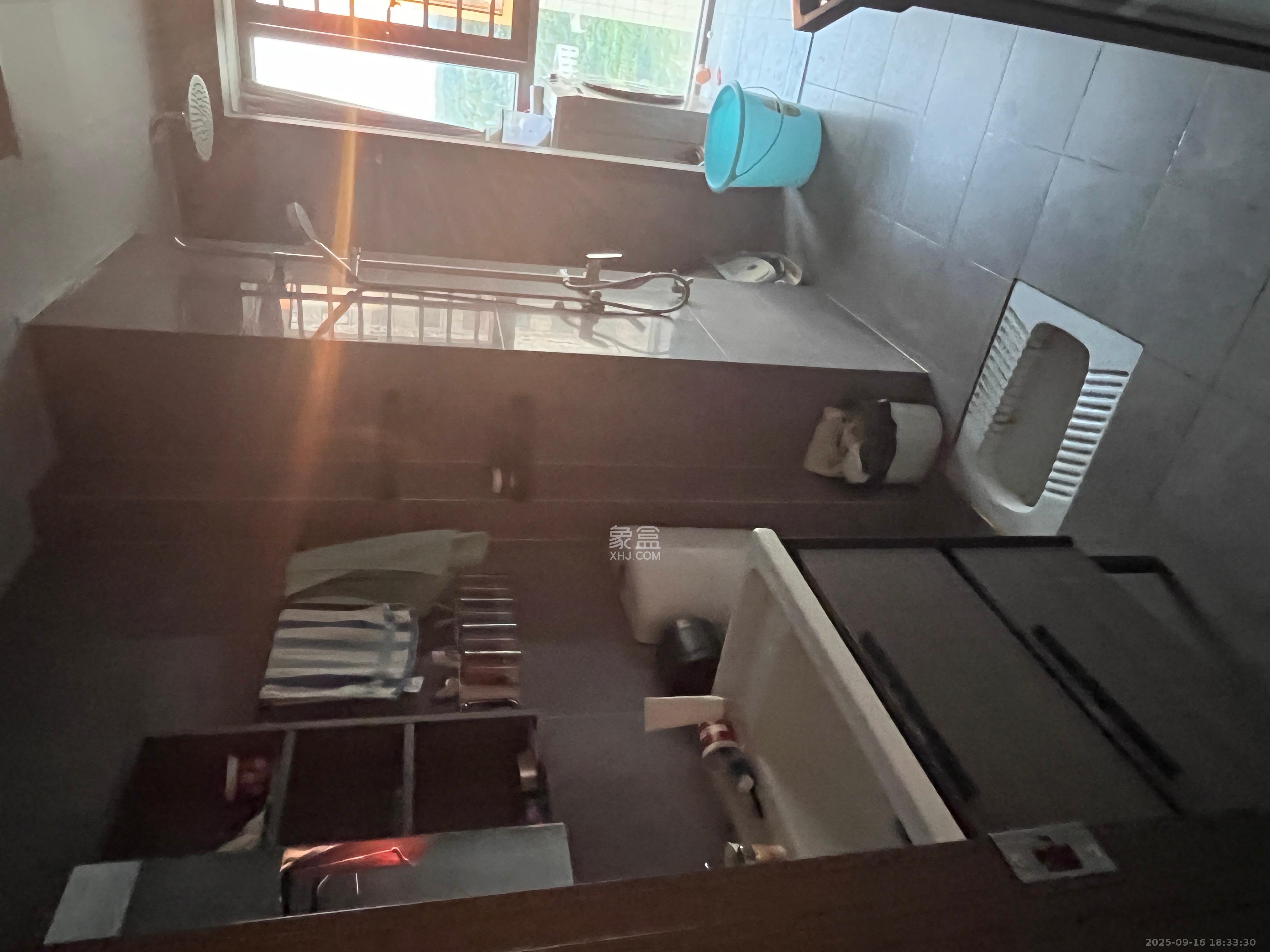 艺源颂雅小区（719街区）  4室2厅2卫    4500.0元/月室内图