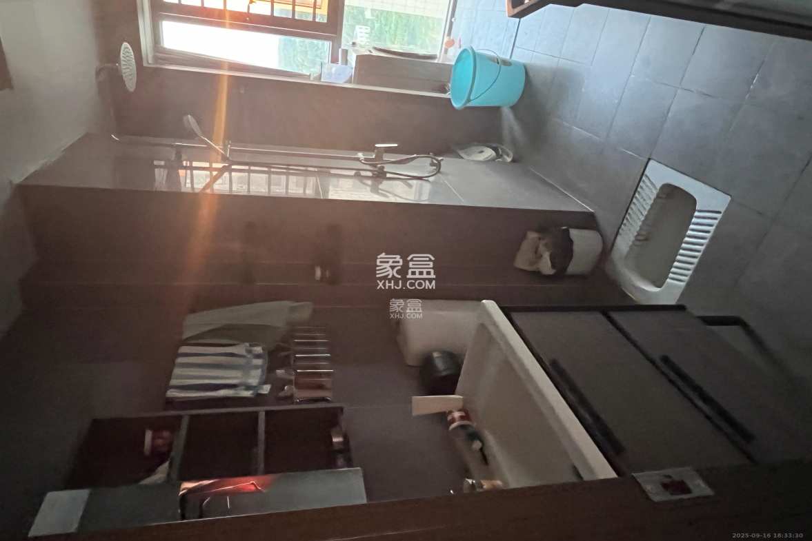 艺源颂雅小区(719街区) 4室2厅2卫 4500.0元/月 艺源颂雅小区(719街区) 4室2厅2卫 4500.0元/月室内图