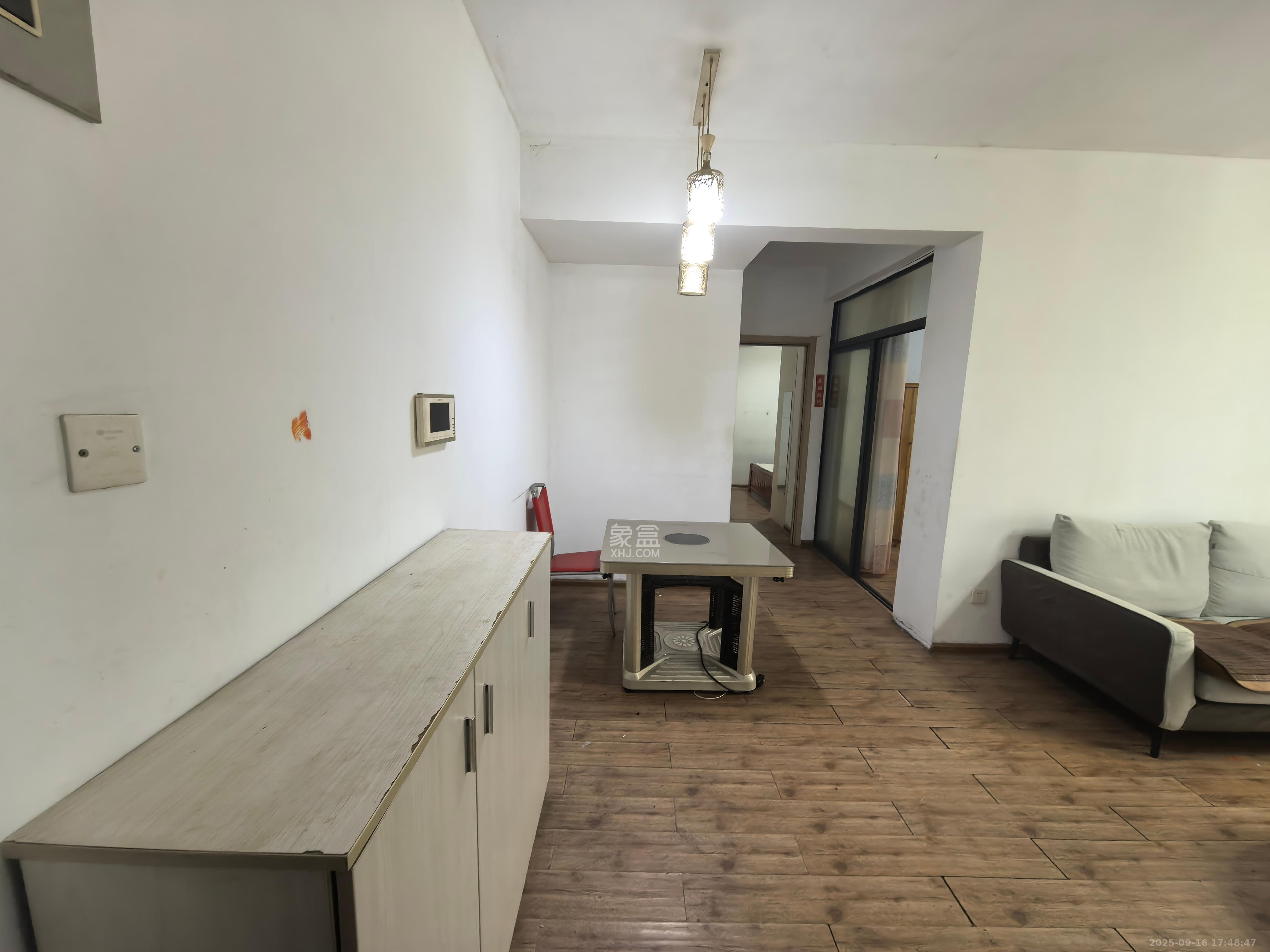 中信文化广场（中信新城二期）  3室2厅1卫    1800.0元/月室内图