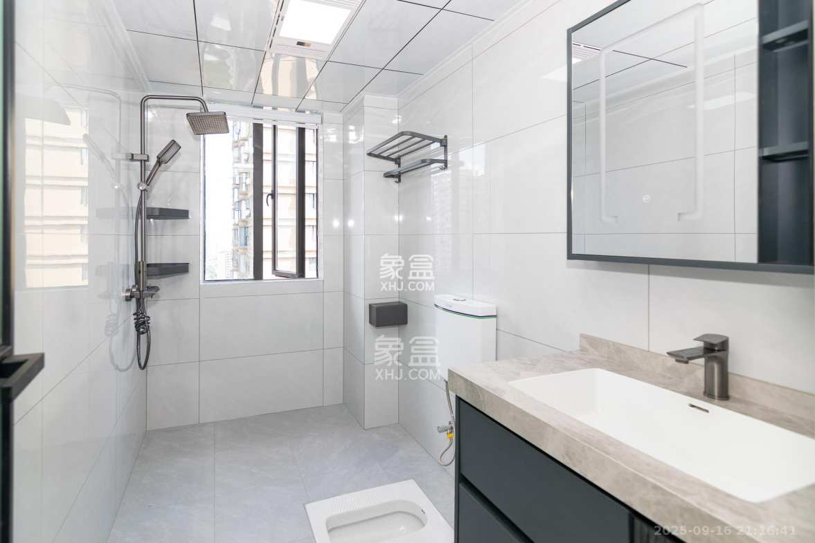 润和紫郡一期 3室2厅2卫 83.8万 润和紫郡一期 3室2厅2卫 83.8万卫生间