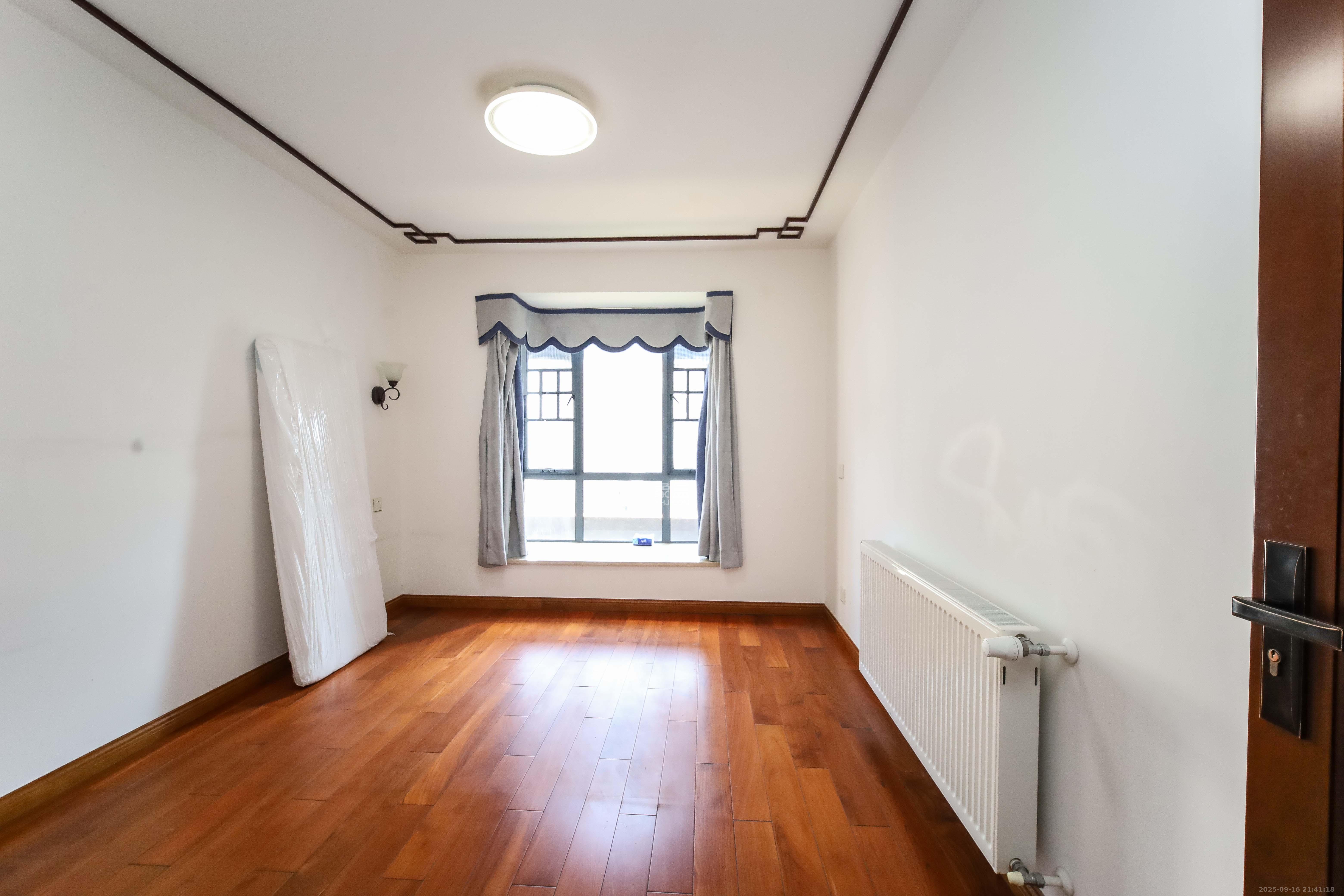 西子花苑 4室2厅2卫 180.0万 西子花苑 4室2厅2卫 180.0万卧室