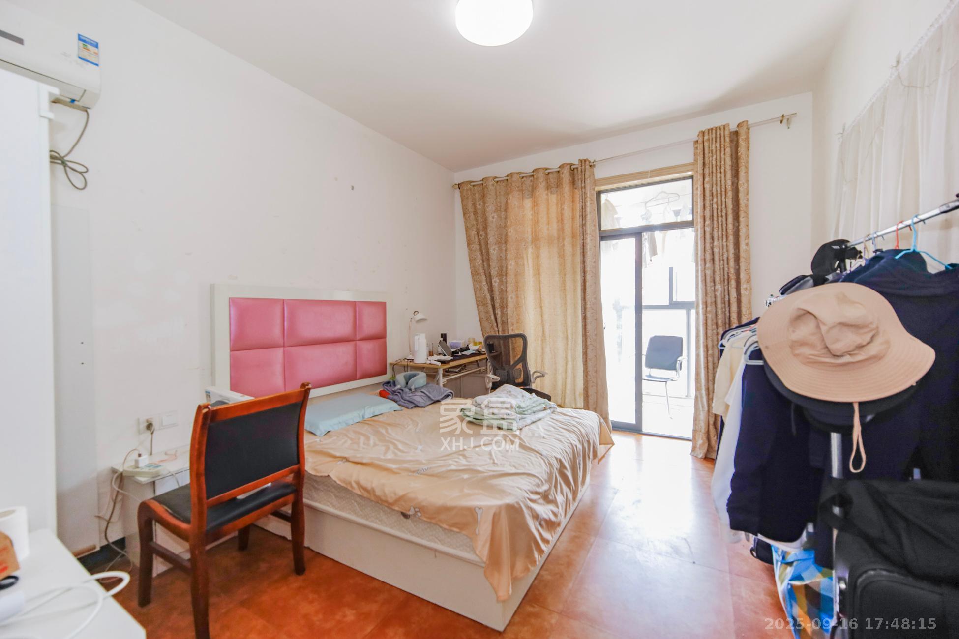 金领家族  1室1厅1卫    33.8万卧室