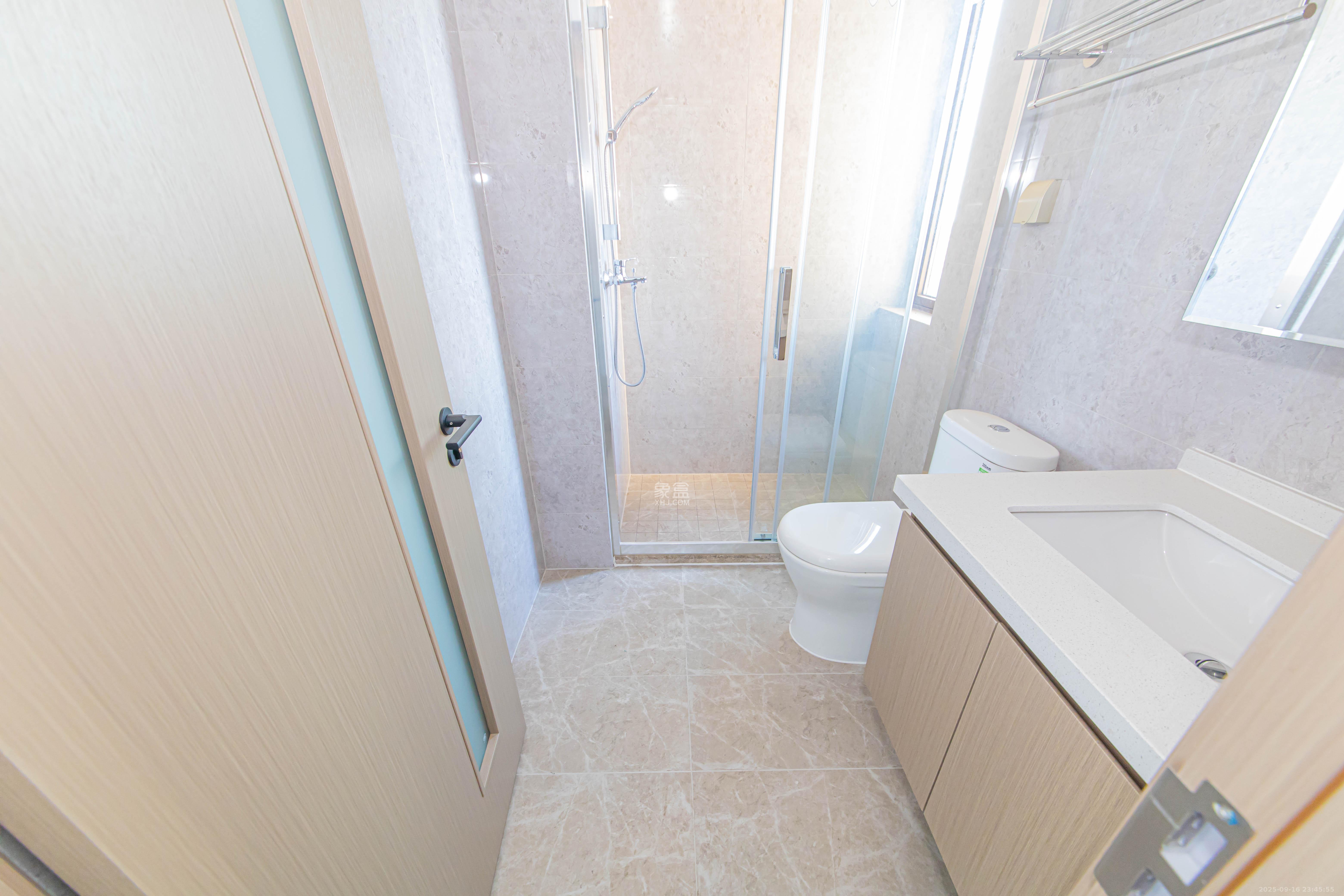 大唐印象三期御玺  4室2厅2卫    130.0万卫生间