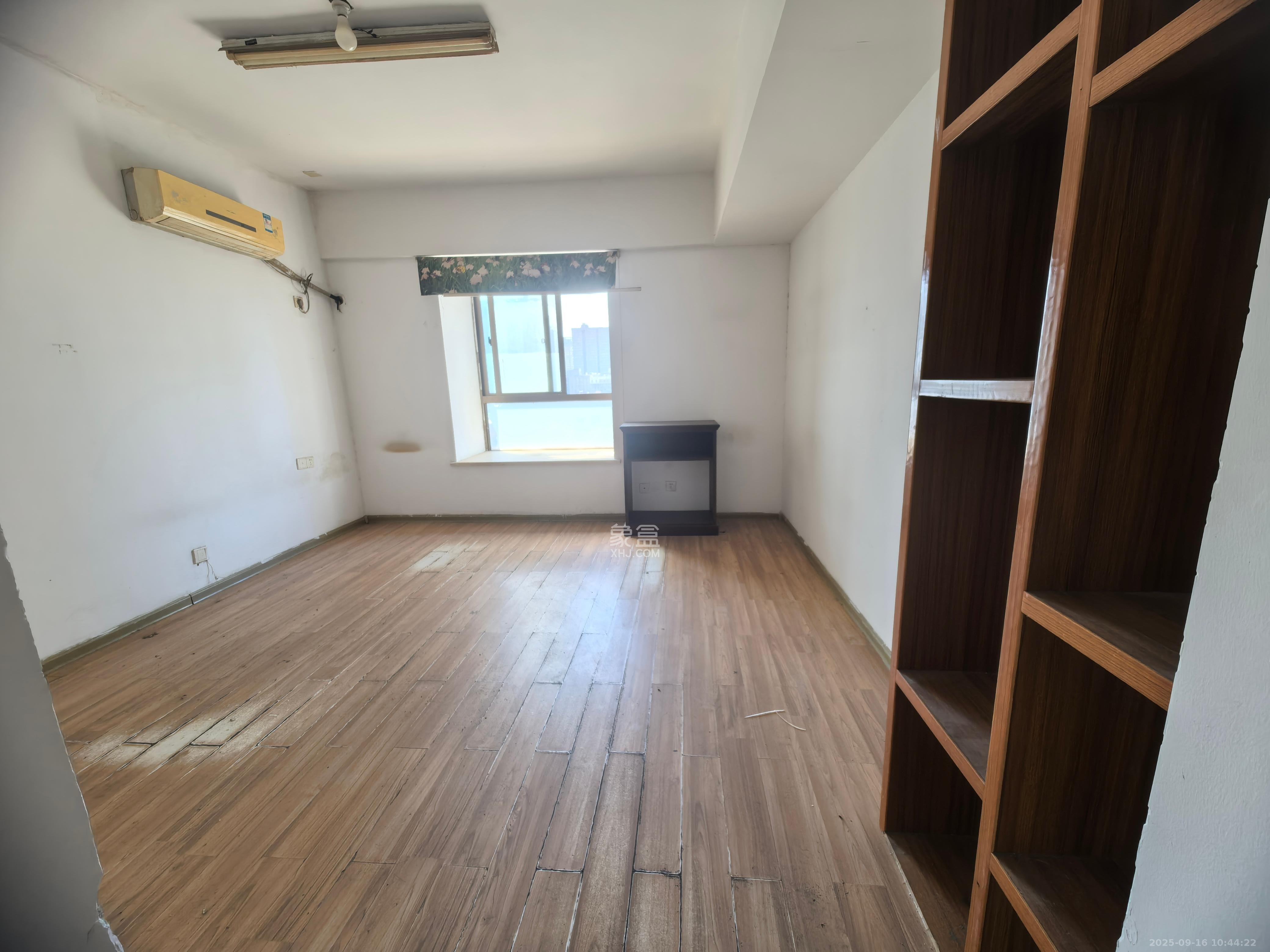长宝1667  3室2厅2卫   3800.00元/月室内图