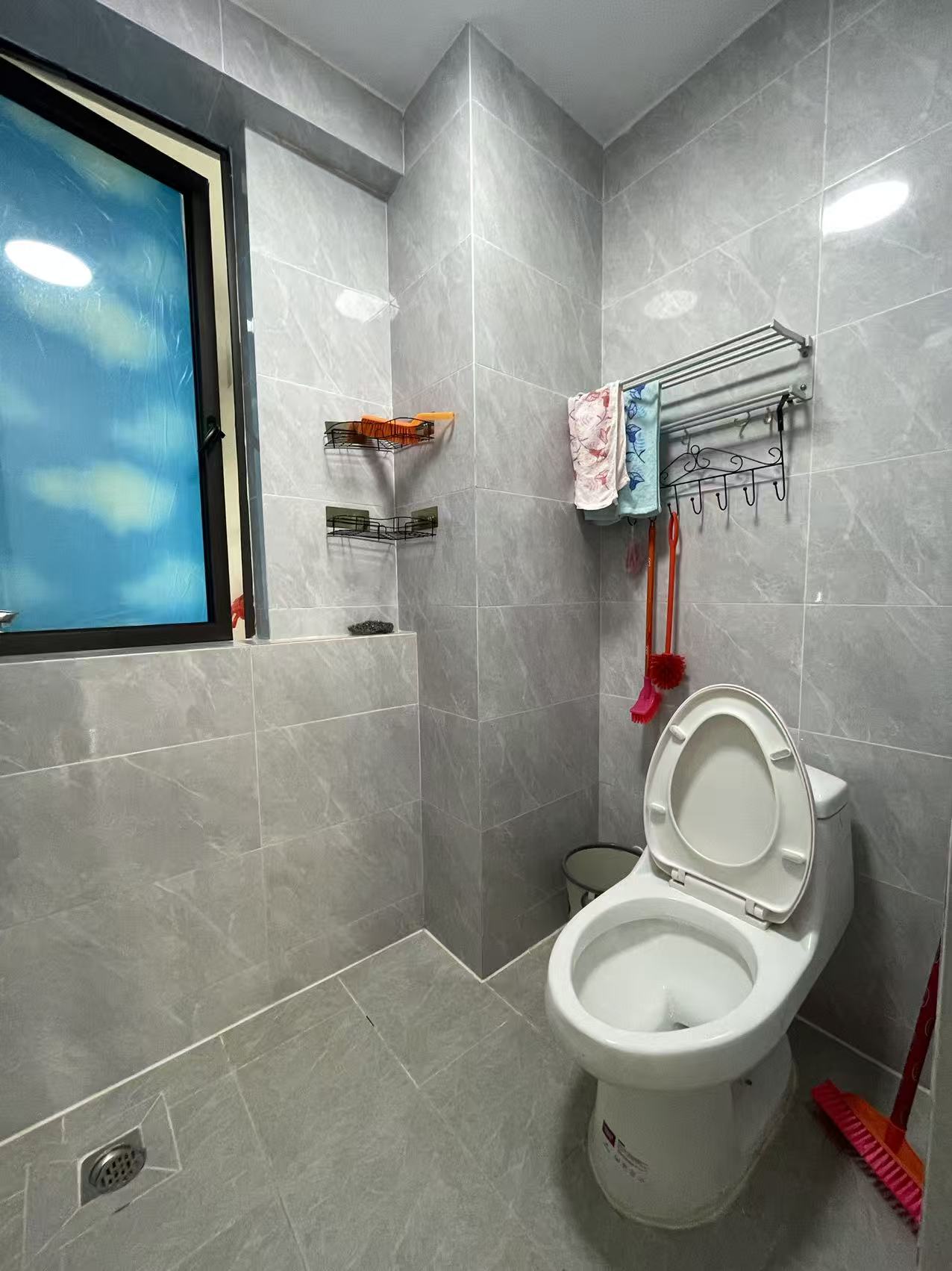 坡博家园四区 3室2厅1卫 2700.0元/月 坡博家园四区 3室2厅1卫 2700.0元/月室内图