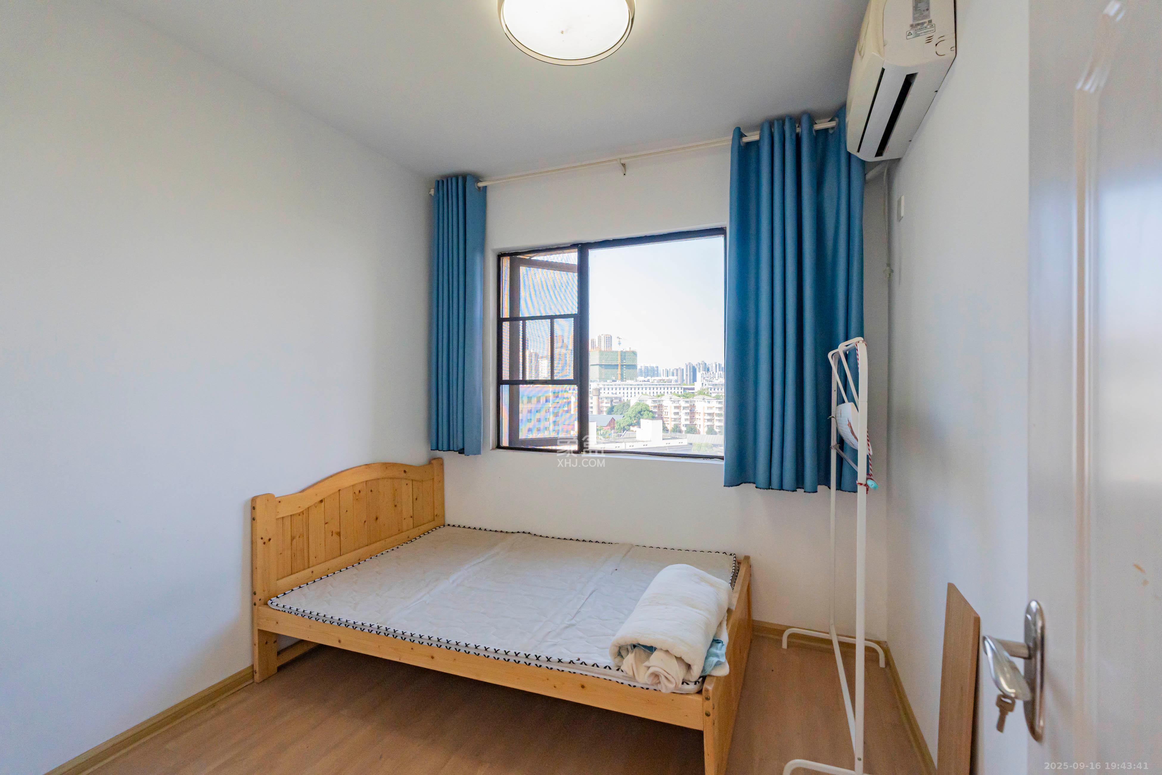 上园商住小区  3室2厅1卫   103.00万卧室