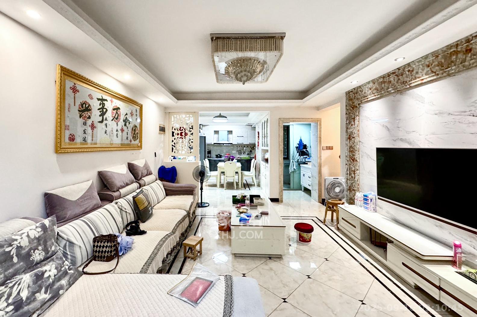 海林馨香雅苑  3室2厅2卫    103.8万客厅