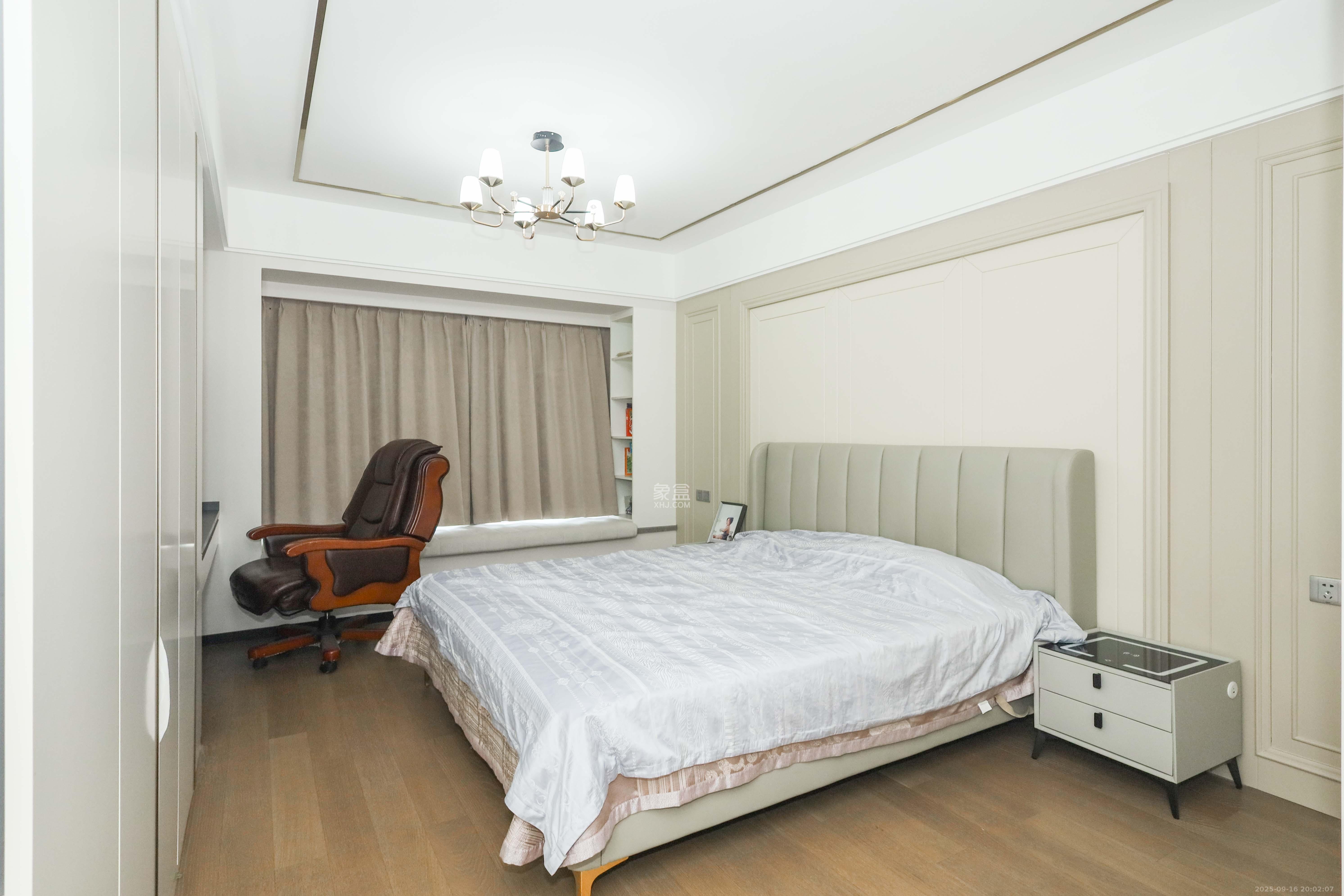 中海阅溪府  5室2厅2卫    380.0万卧室