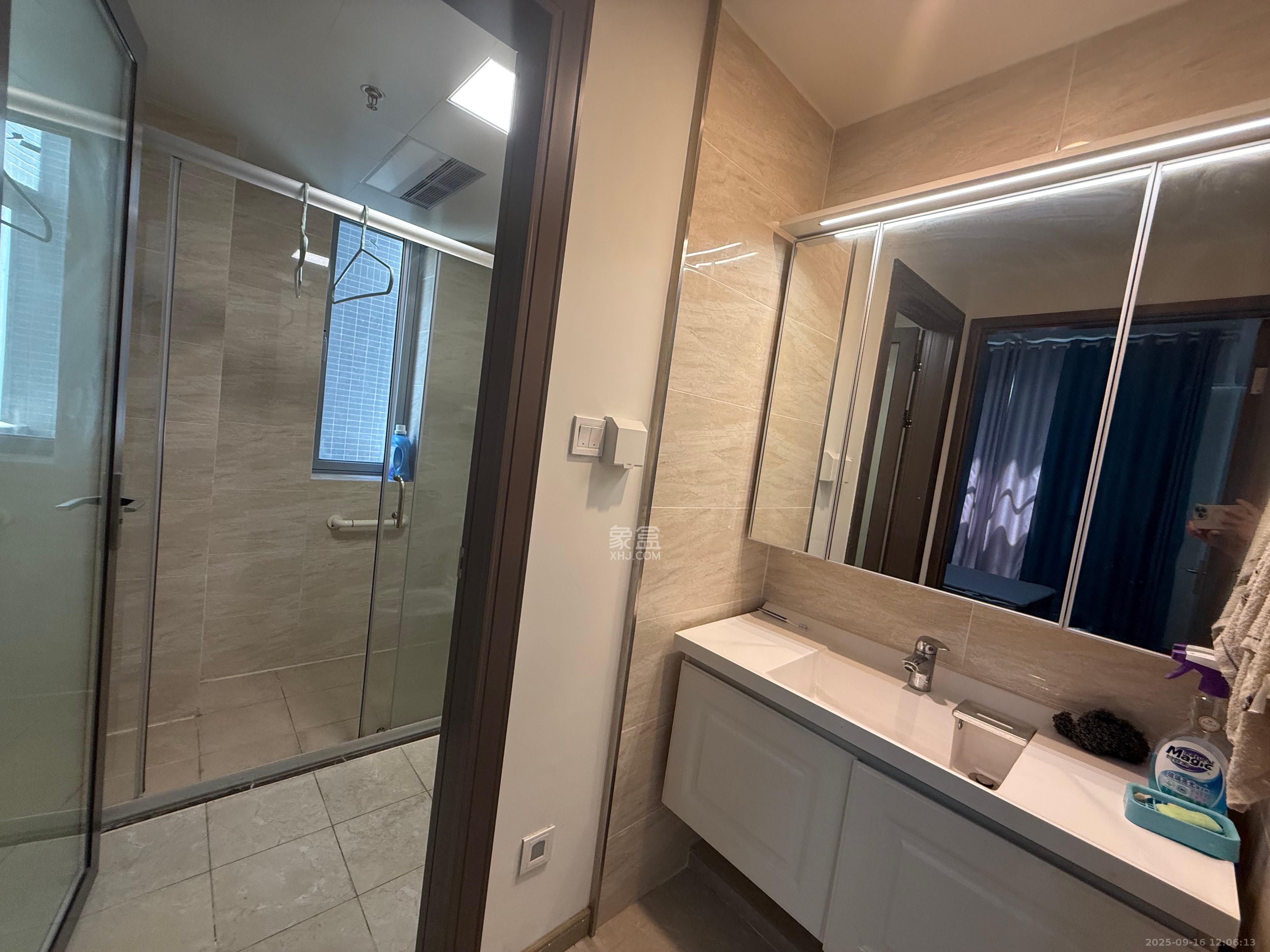 保利天禧C区 3室2厅2卫 4200.0元/月 保利天禧C区 3室2厅2卫 4200.0元/月室内图