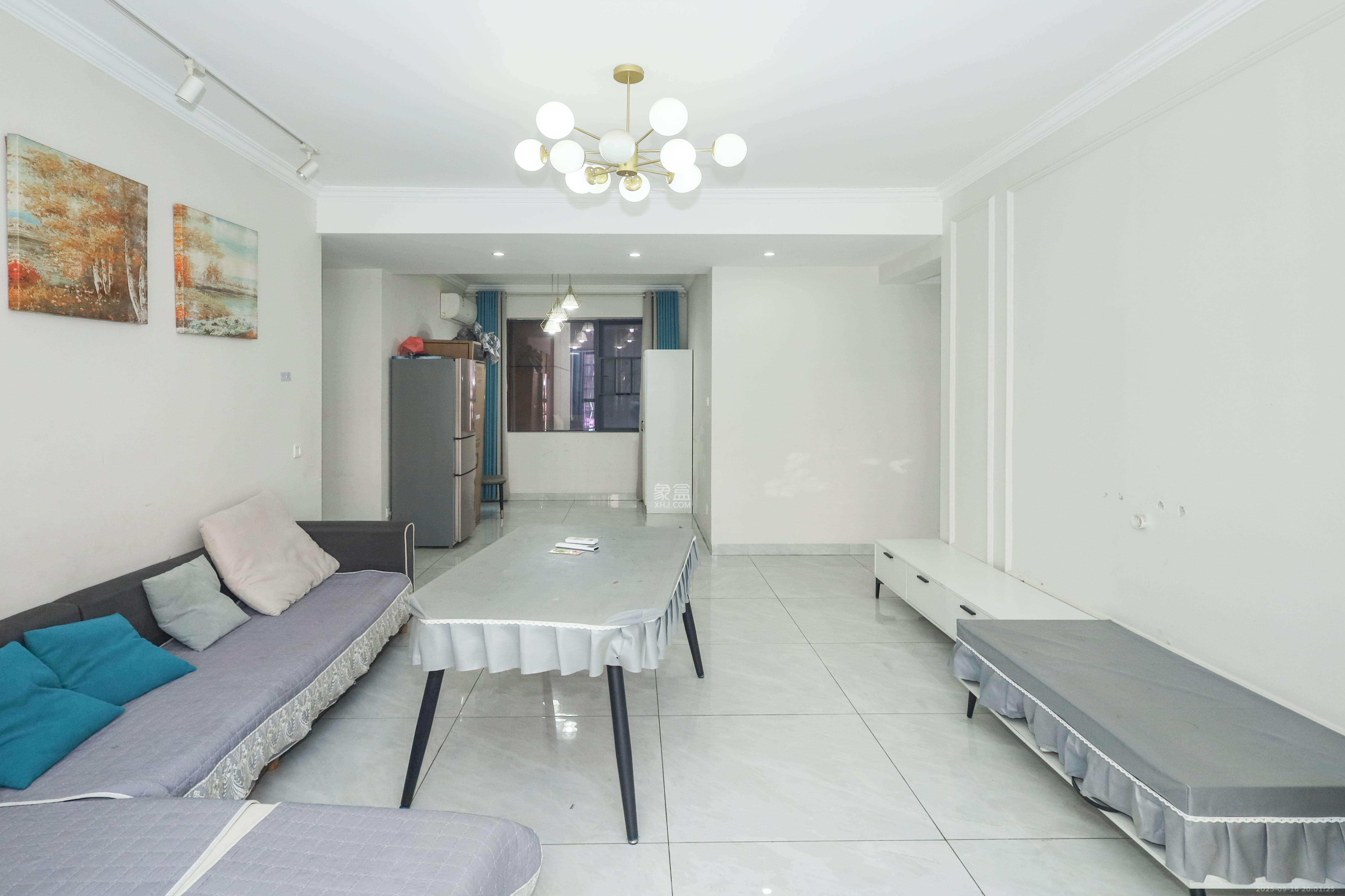 润芳园 4室2厅2卫 115.0万 润芳园 4室2厅2卫 115.0万客厅