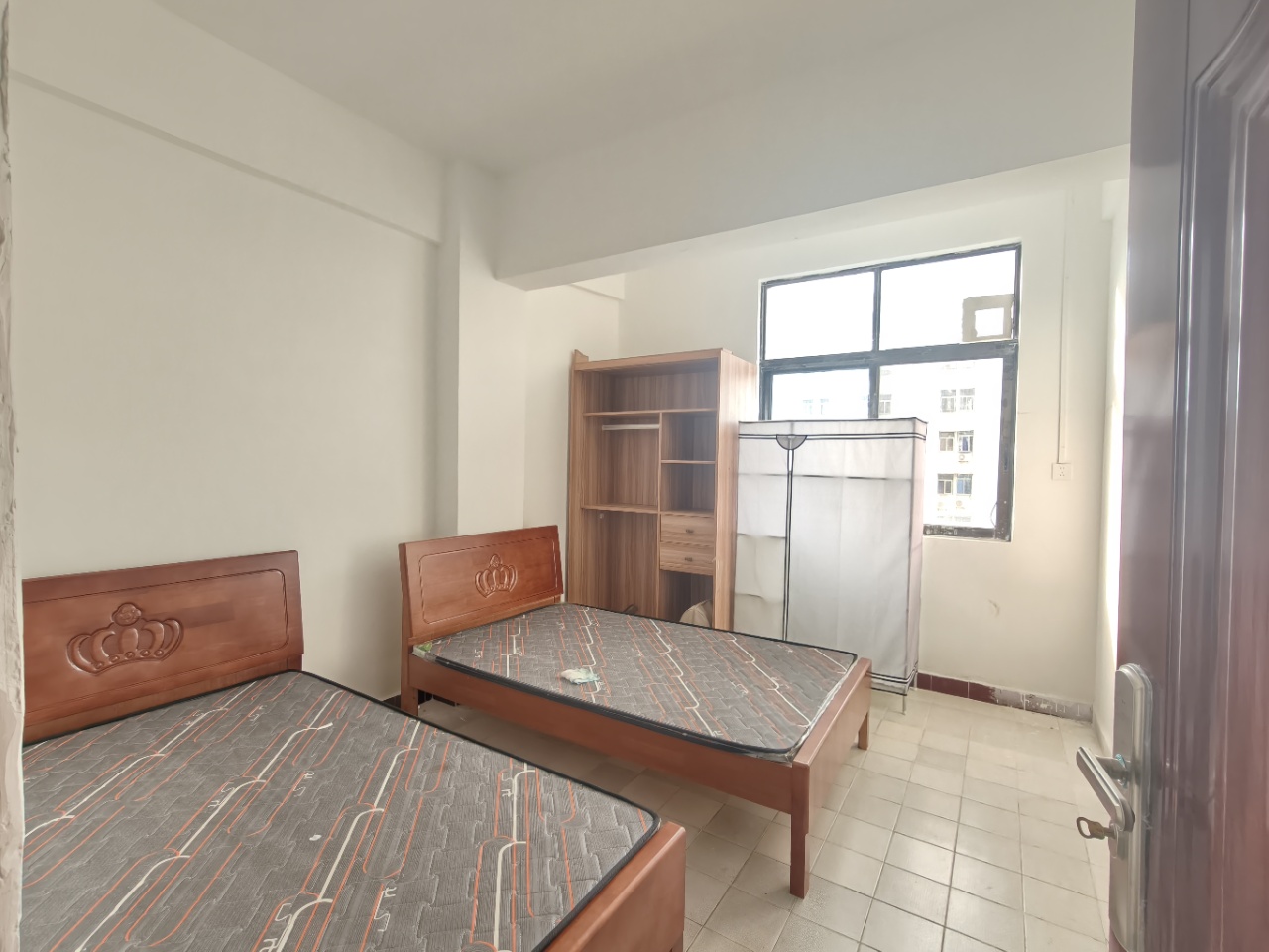 华达大厦  5室2厅2卫    3000.0元/月 华达大厦  5室2厅2卫    3000.0元/月室内图