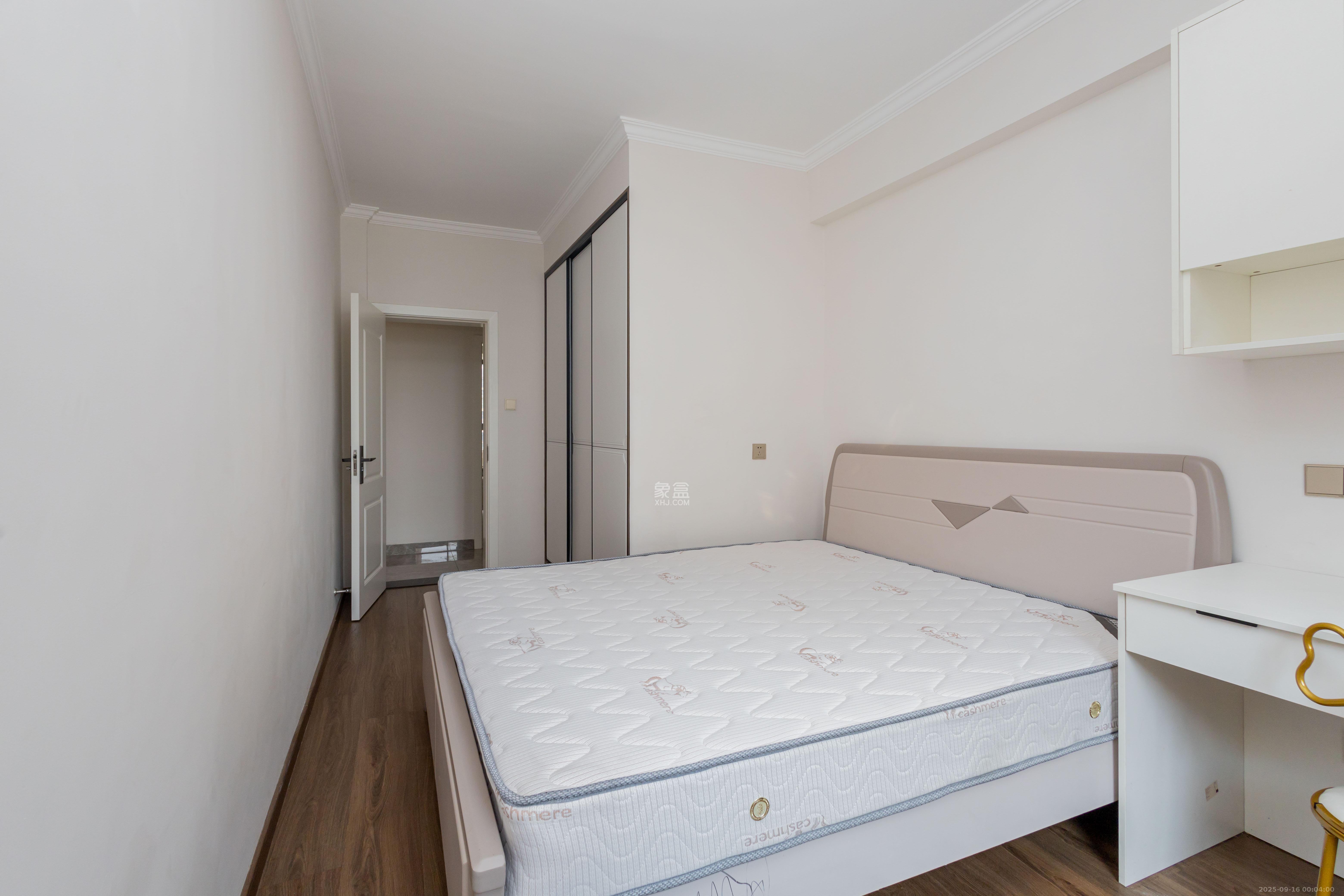 东方美地  4室2厅2卫    109.5万卧室