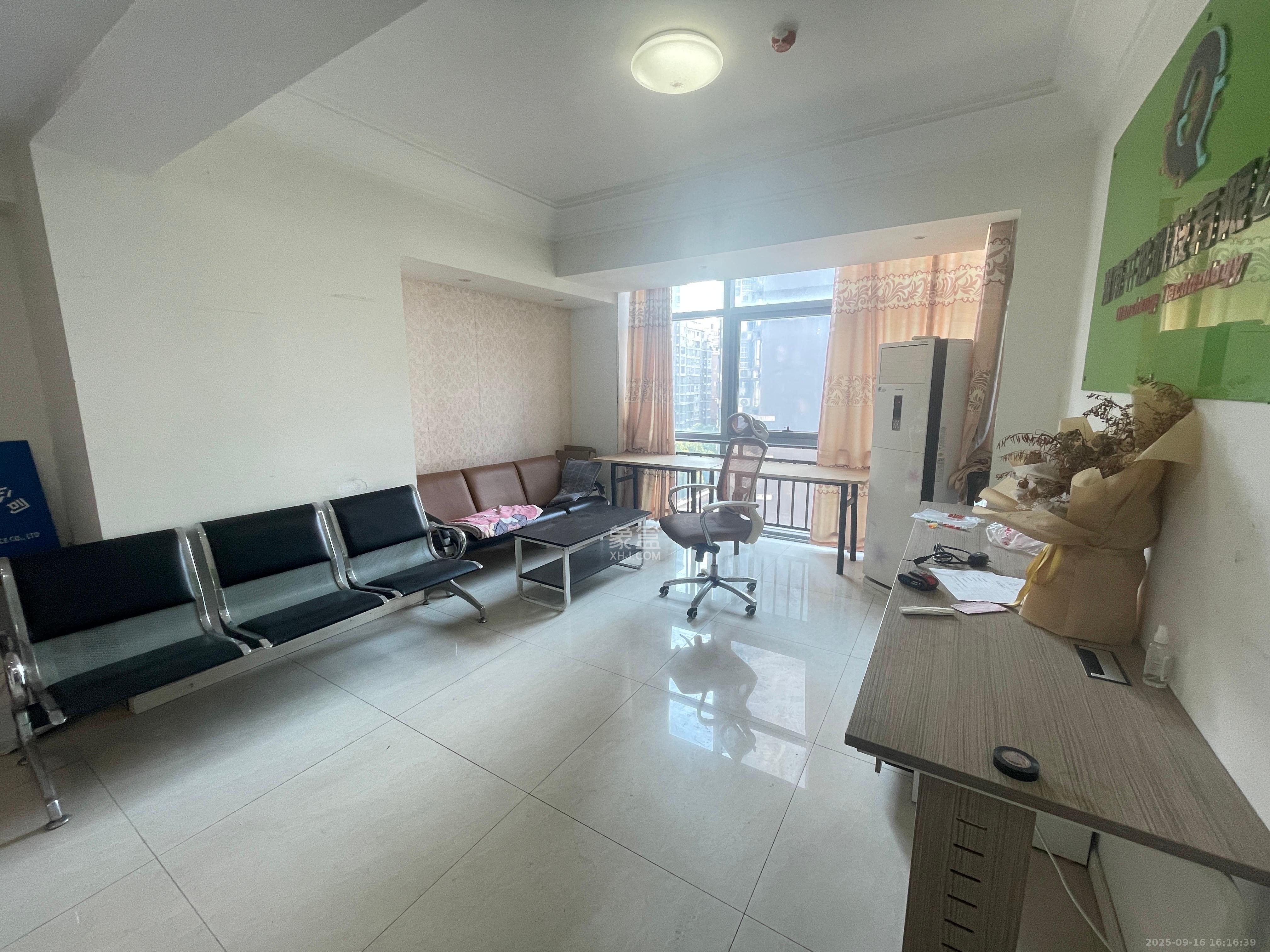 西子一间 2室1厅1卫 2200.0元/月 西子一间 2室1厅1卫 2200.0元/月室内图