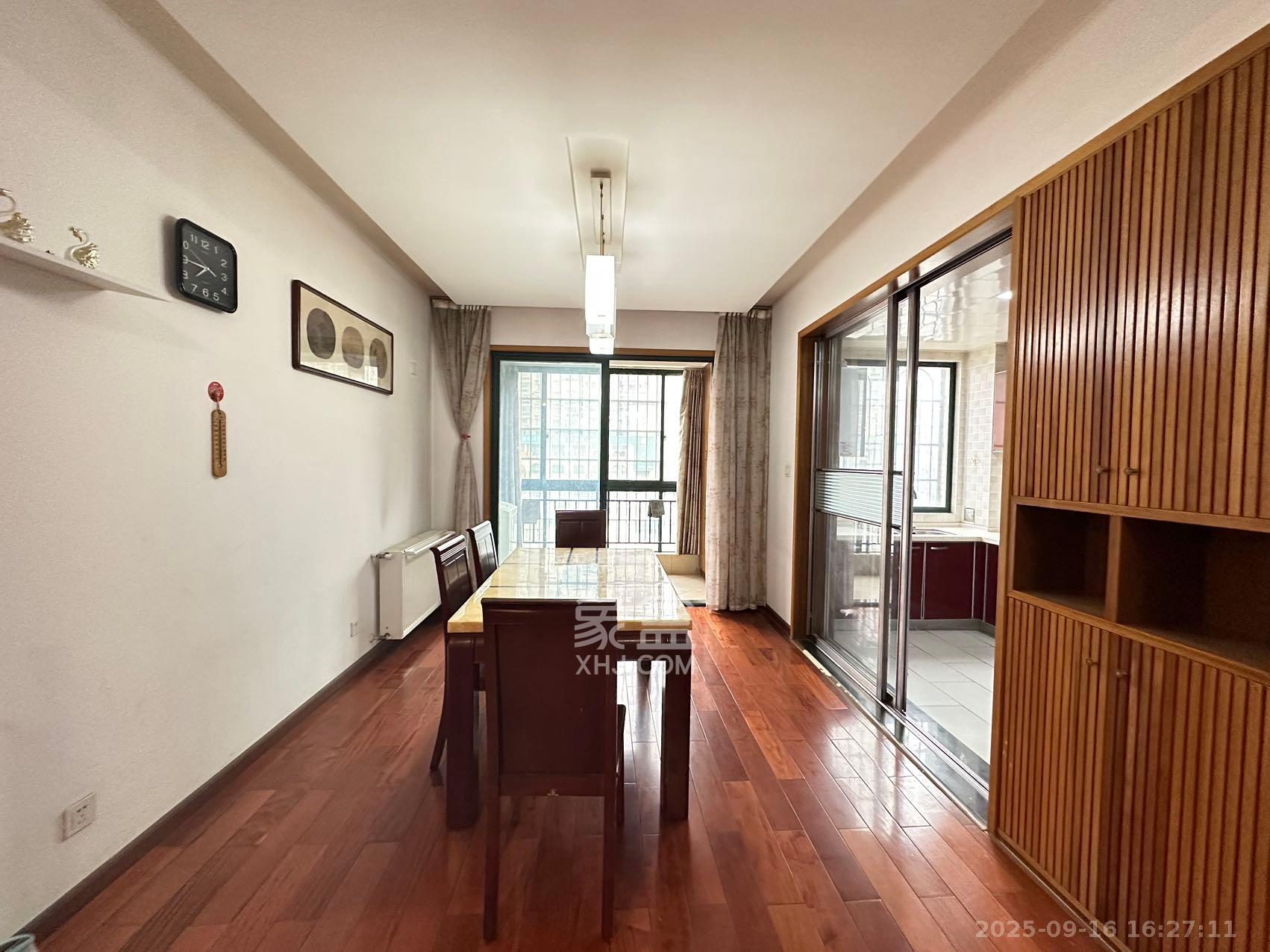 星城世家  3室2厅2卫    3200.0元/月室内图