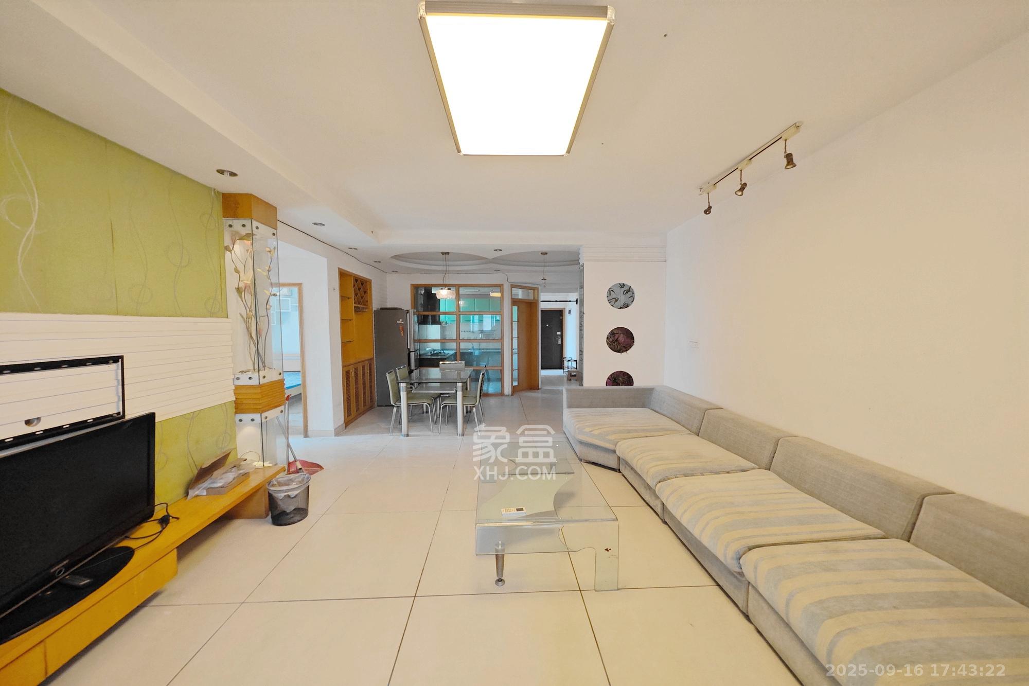 嘉盛华庭(一期、二期、三期) 3室2厅1卫 80.0万 嘉盛华庭(一期、二期、三期) 3室2厅1卫 80.0万客厅