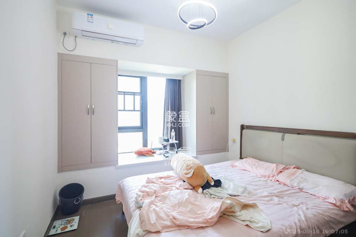 滨江府1913 4室2厅2卫 248.0万 滨江府1913 4室2厅2卫 248.0万卧室