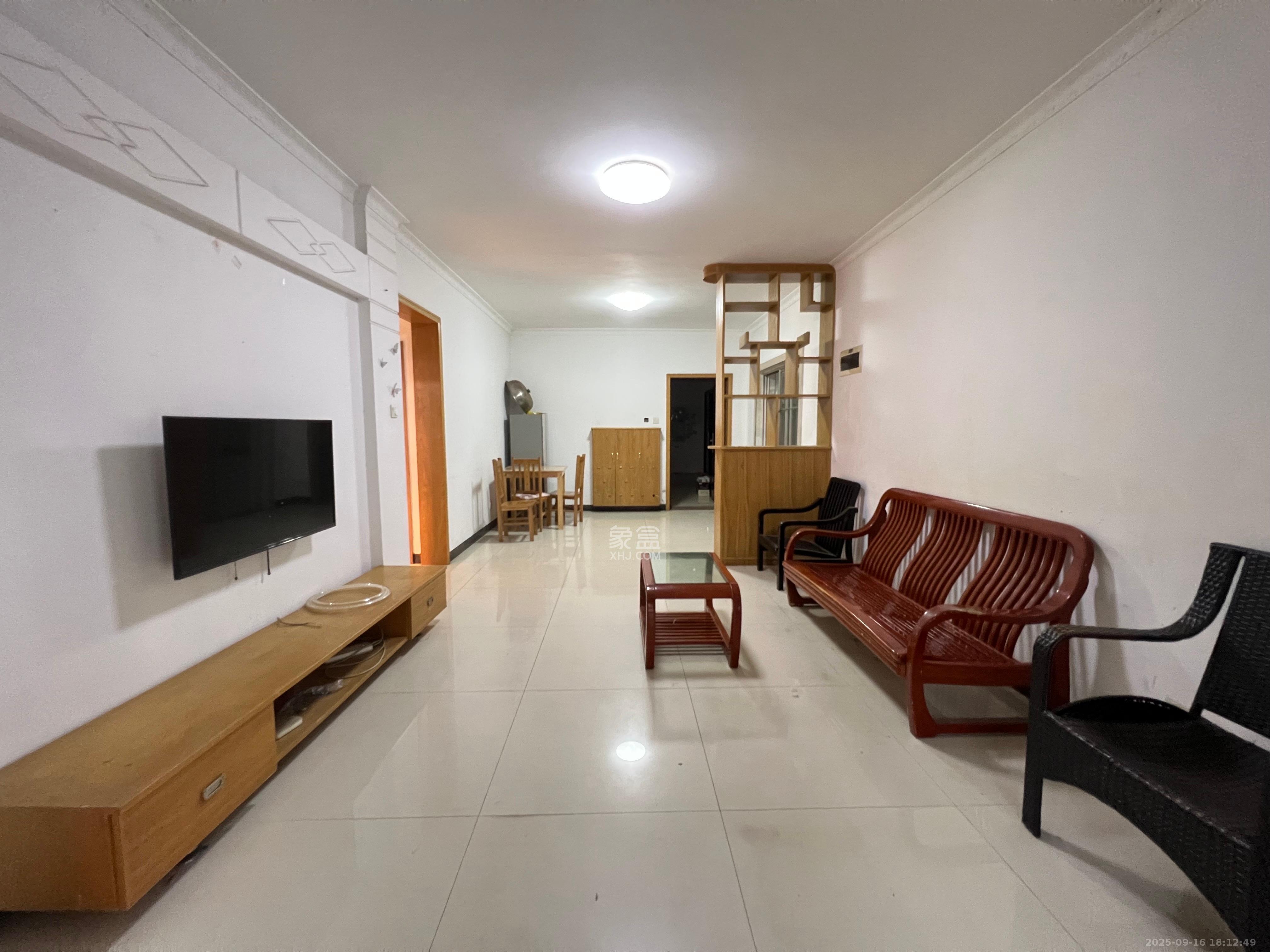 岳华嘉园 2室2厅1卫 1700.0元/月 岳华嘉园 2室2厅1卫 1700.0元/月室内图