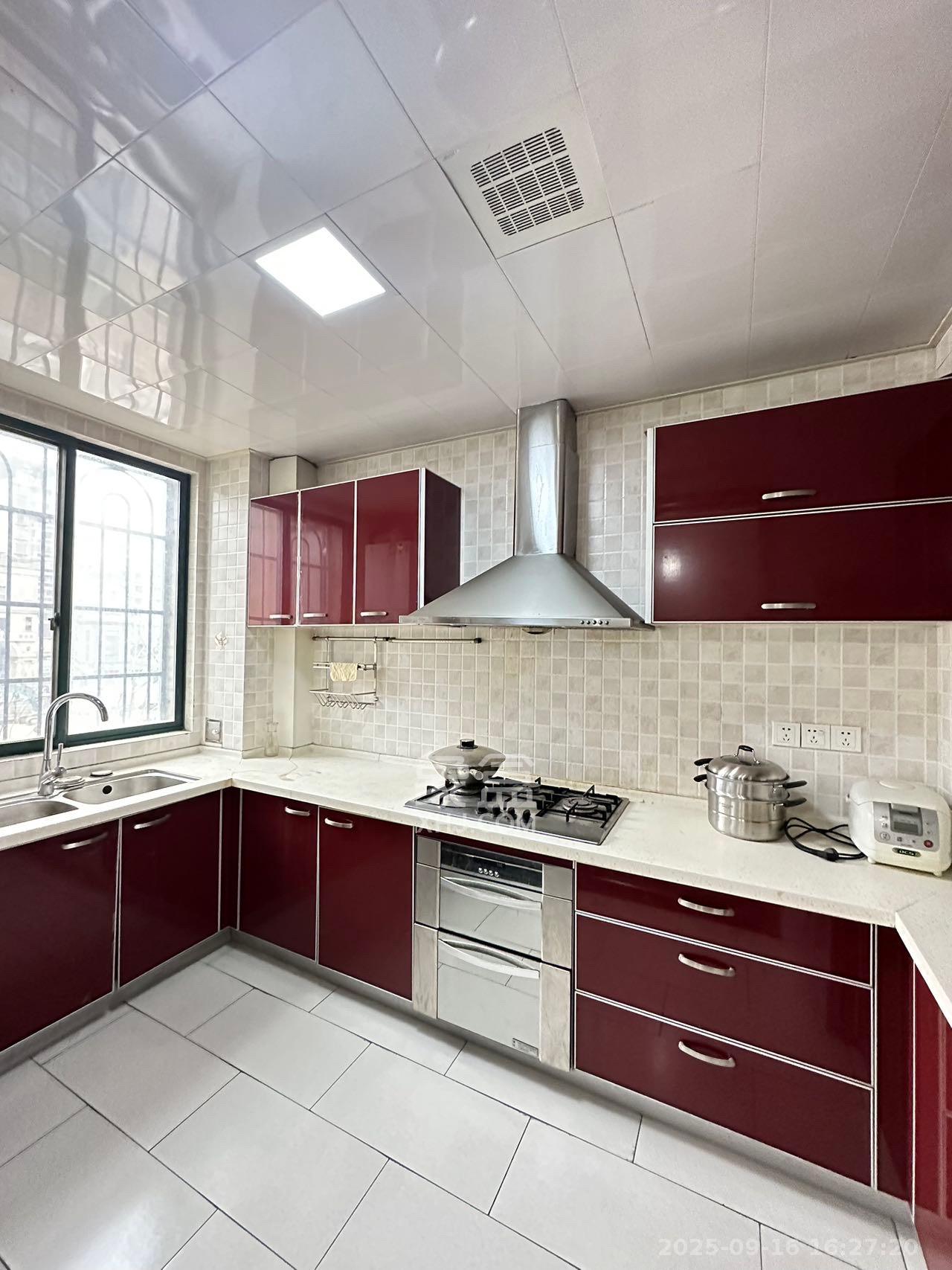 星城世家  3室2厅2卫    3200.0元/月室内图