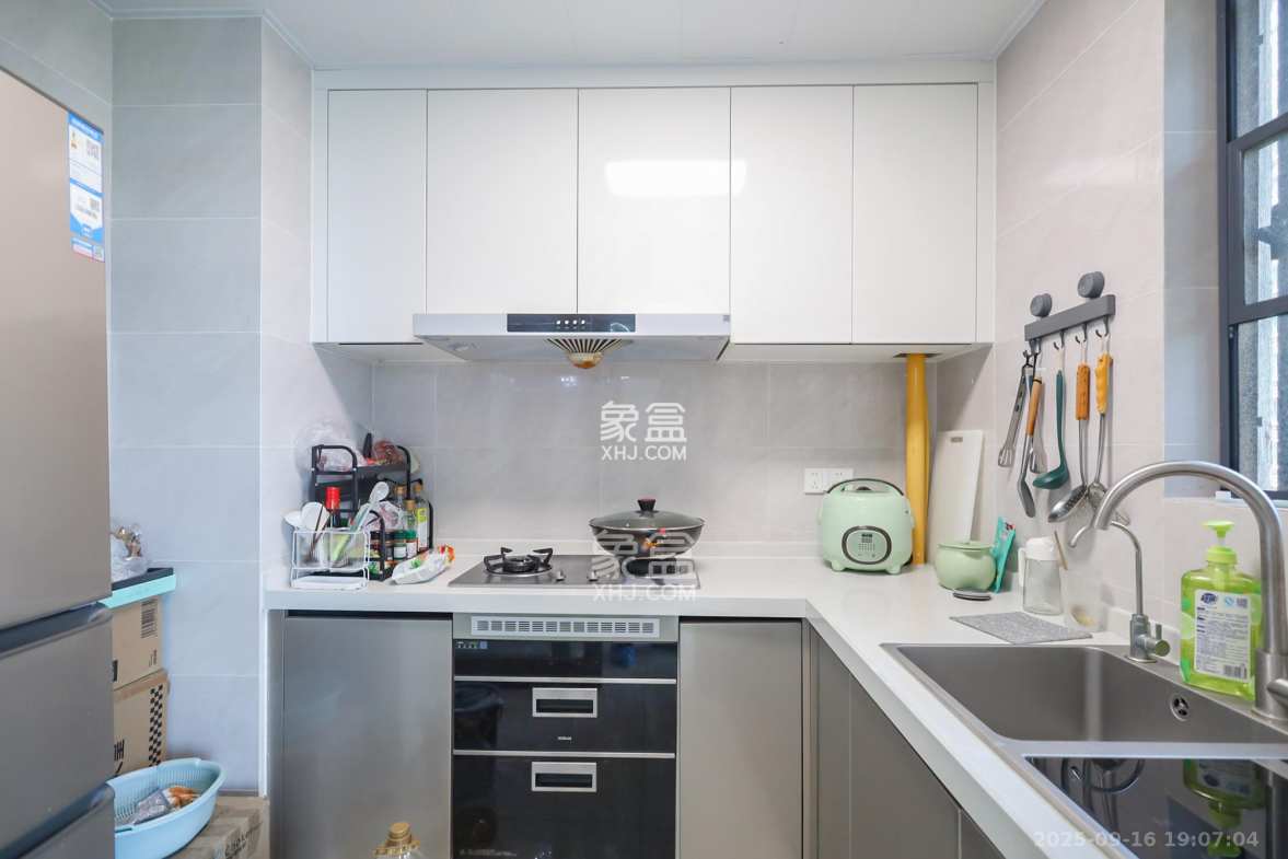 滨江府1913 4室2厅2卫 248.0万 滨江府1913 4室2厅2卫 248.0万厨房