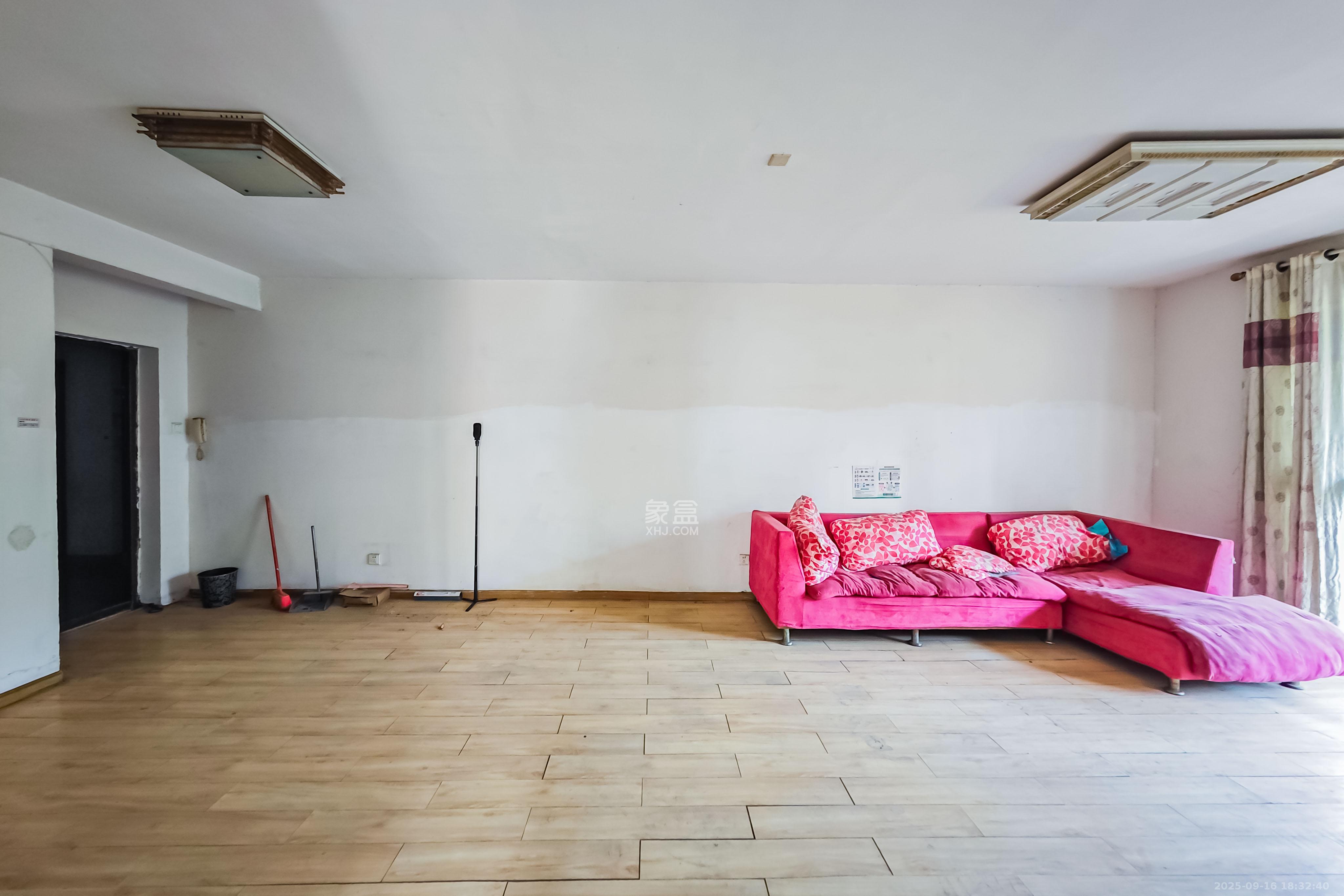 都市馨园  2室2厅1卫    59.8万客厅