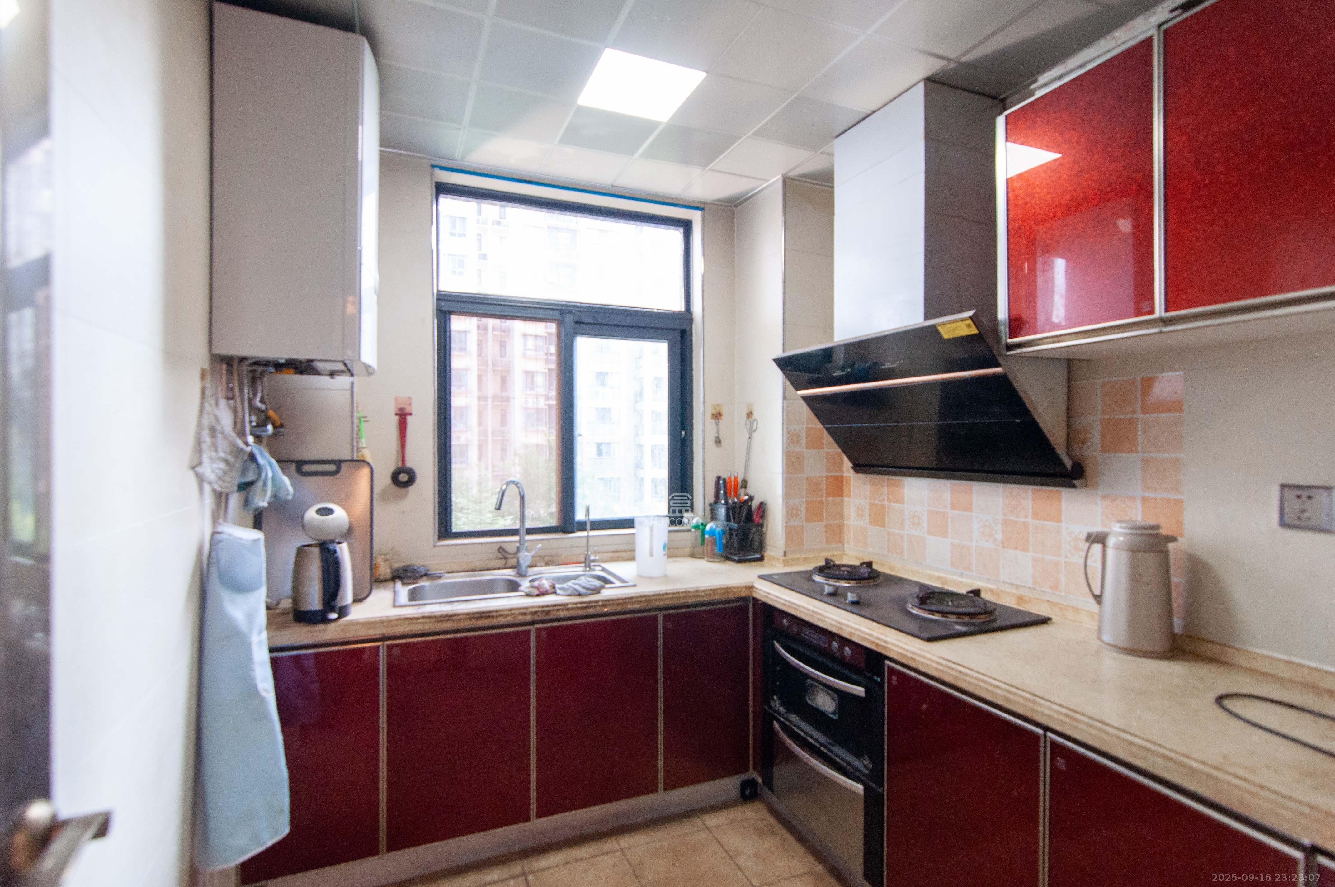 高鑫麓城 3室2厅2卫 139.0万 高鑫麓城 3室2厅2卫 139.0万厨房