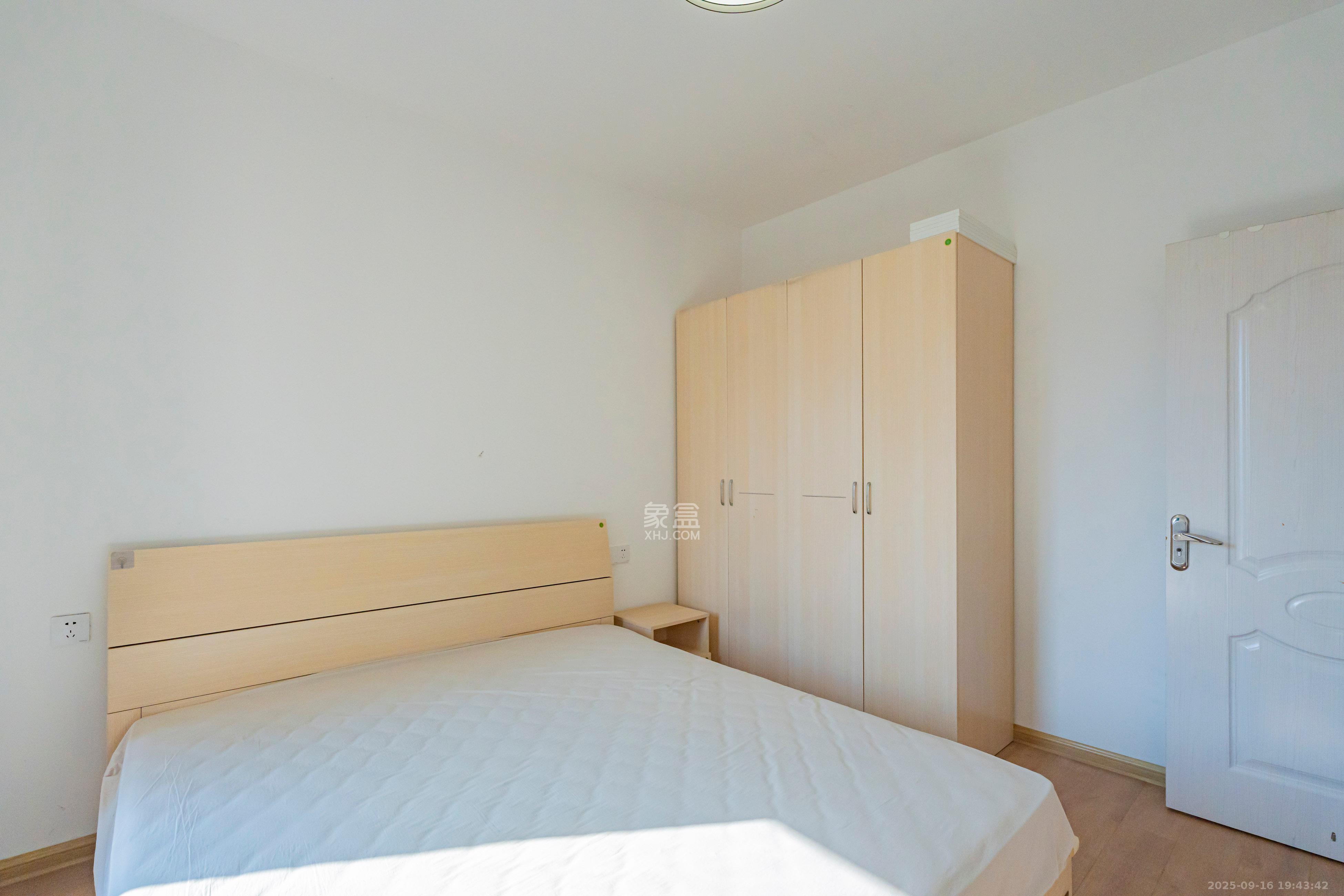 上园商住小区  3室2厅1卫   103.00万卧室