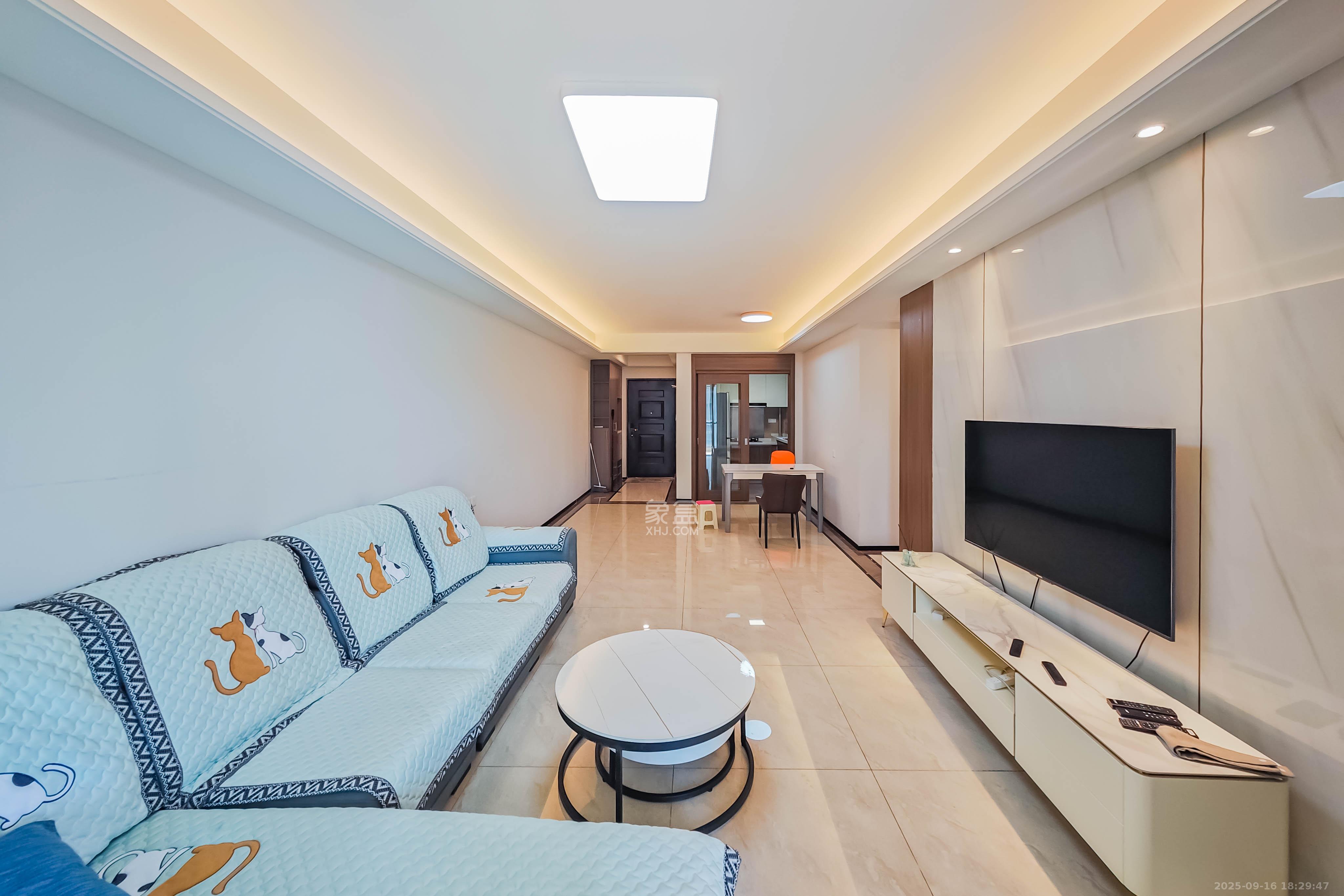 保利茉莉公馆 3室2厅2卫 150.0万 保利茉莉公馆 3室2厅2卫 150.0万客厅