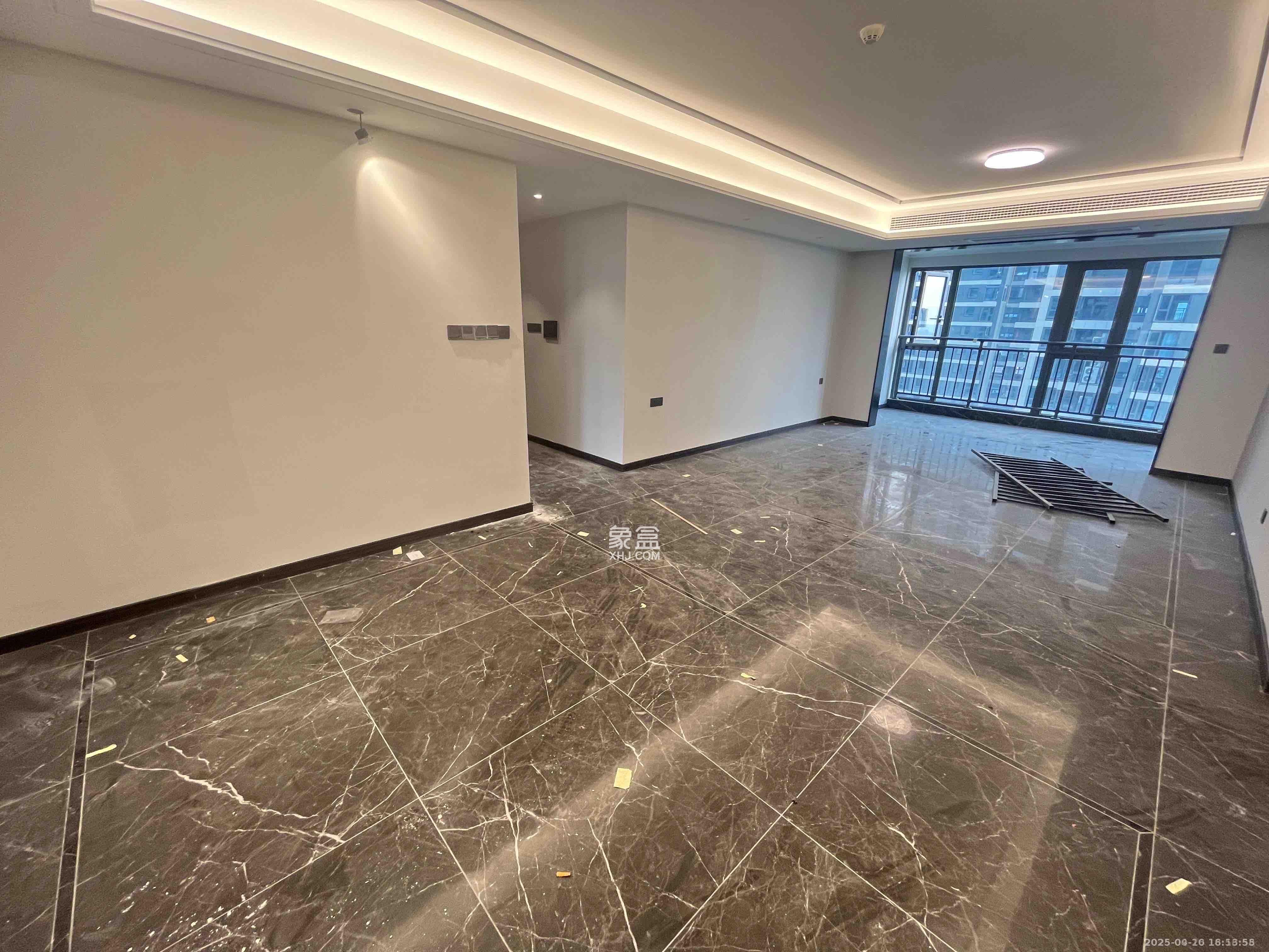 绿地麓云国际一期 5室2厅3卫 5500.0元/月 绿地麓云国际一期 5室2厅3卫 5500.0元/月室内图