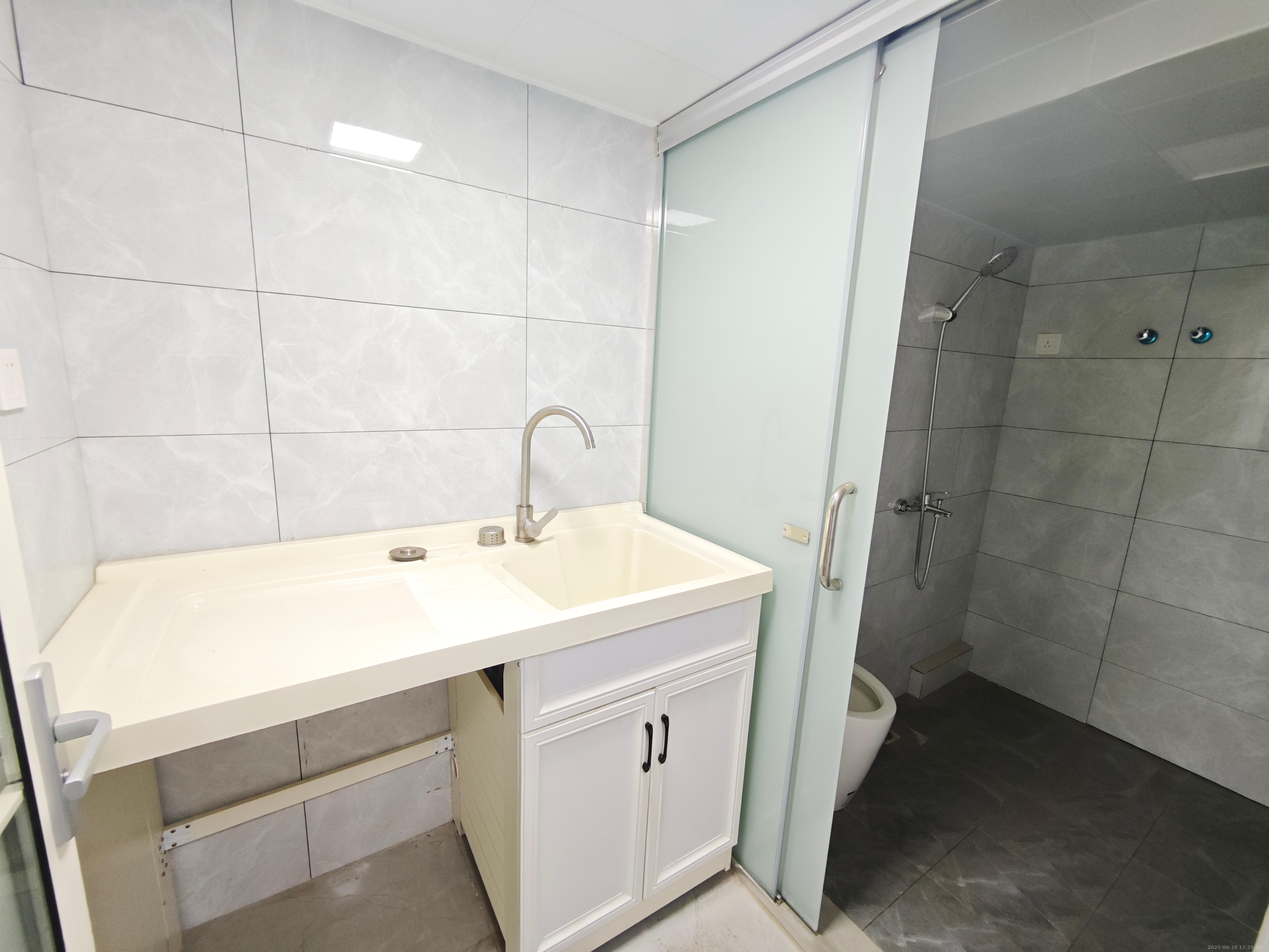 明昇壹城（明昇时代广场）三期  2室2厅1卫    2400.0元/月室内图