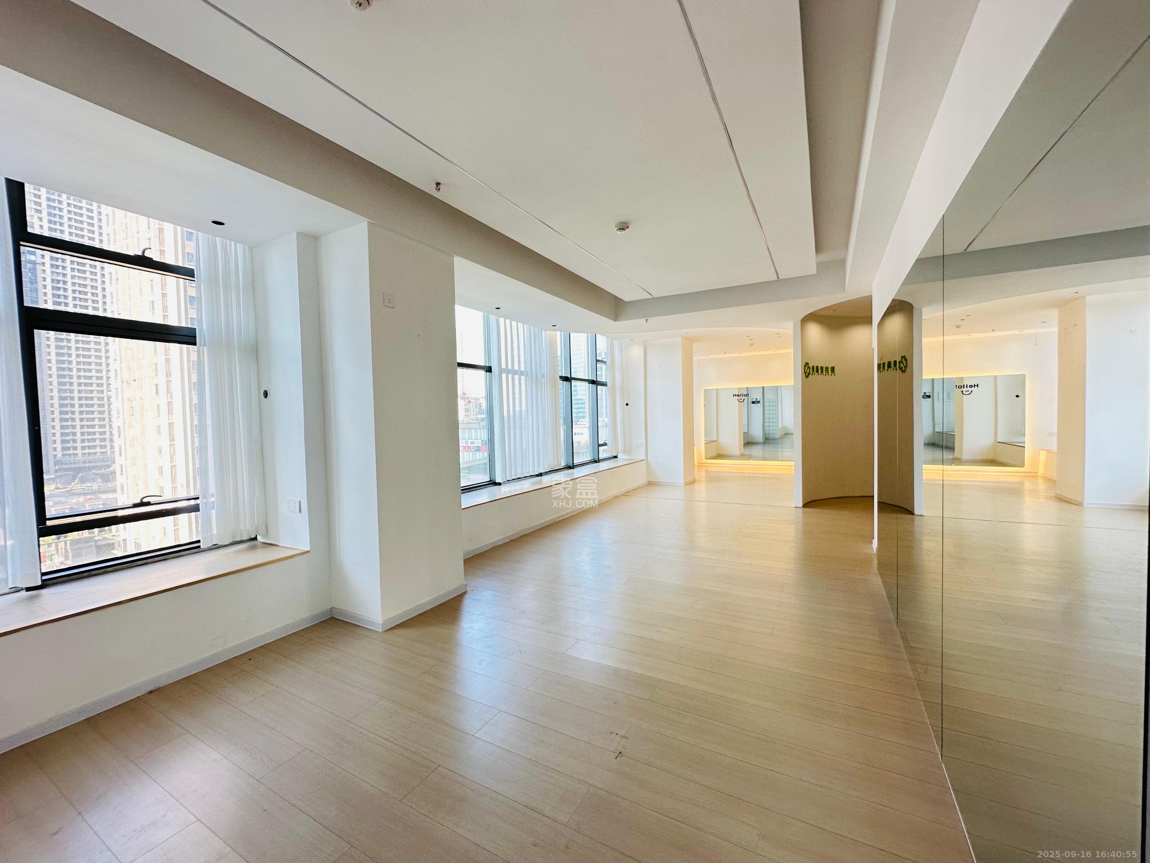 龙湖铂金岛  1室1厅1卫    12000.0元/月 龙湖铂金岛  1室1厅1卫    12000.0元/月室内图