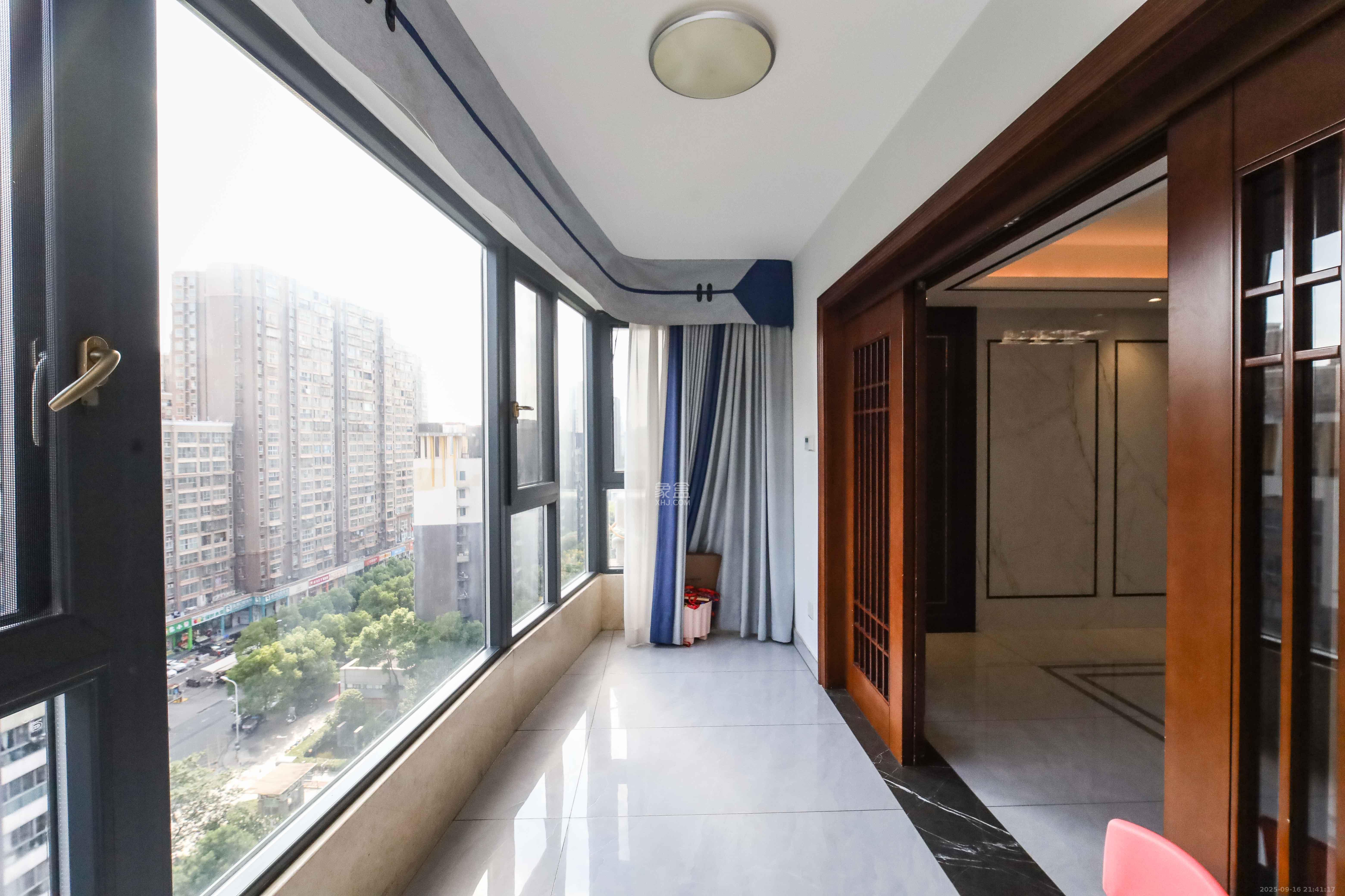 西子花苑 4室2厅2卫 180.0万 西子花苑 4室2厅2卫 180.0万阳台