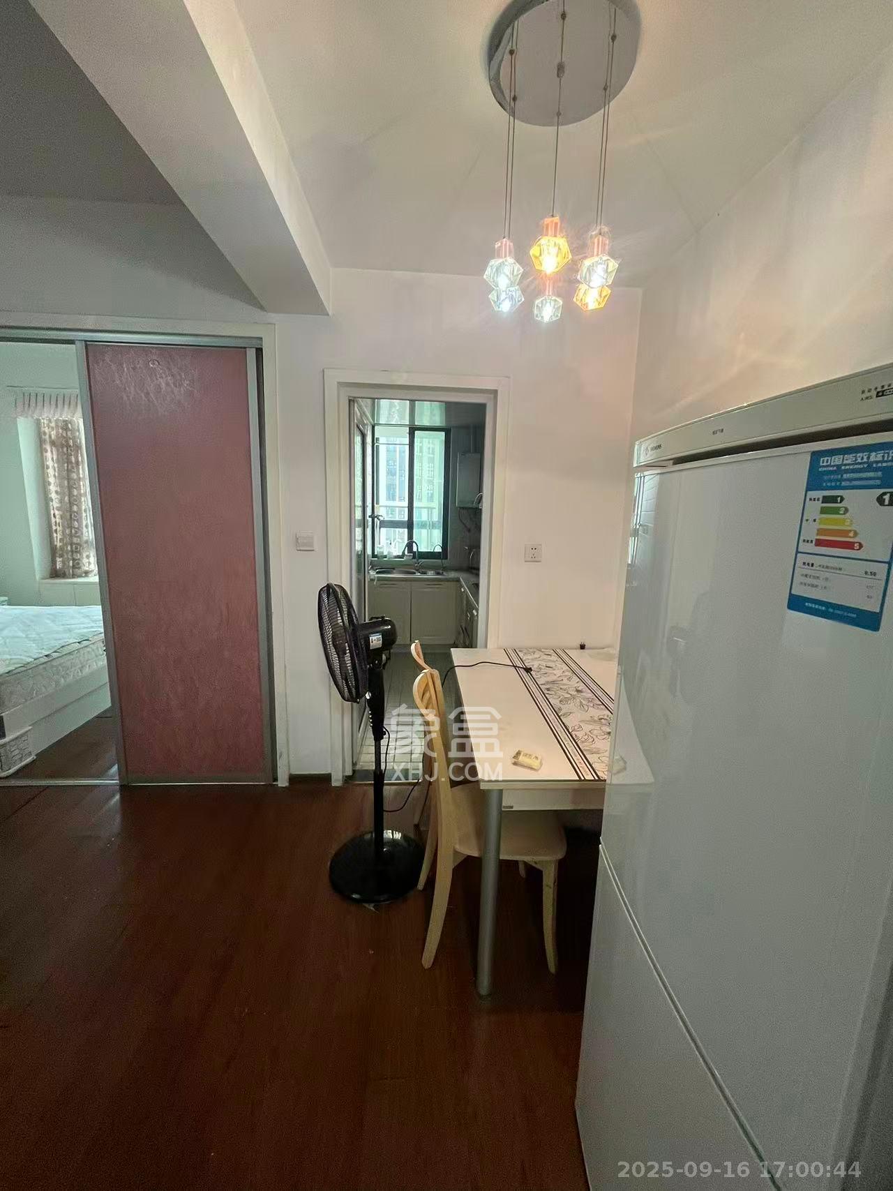 满庭芳小区  1室1厅1卫    1800.0元/月室内图