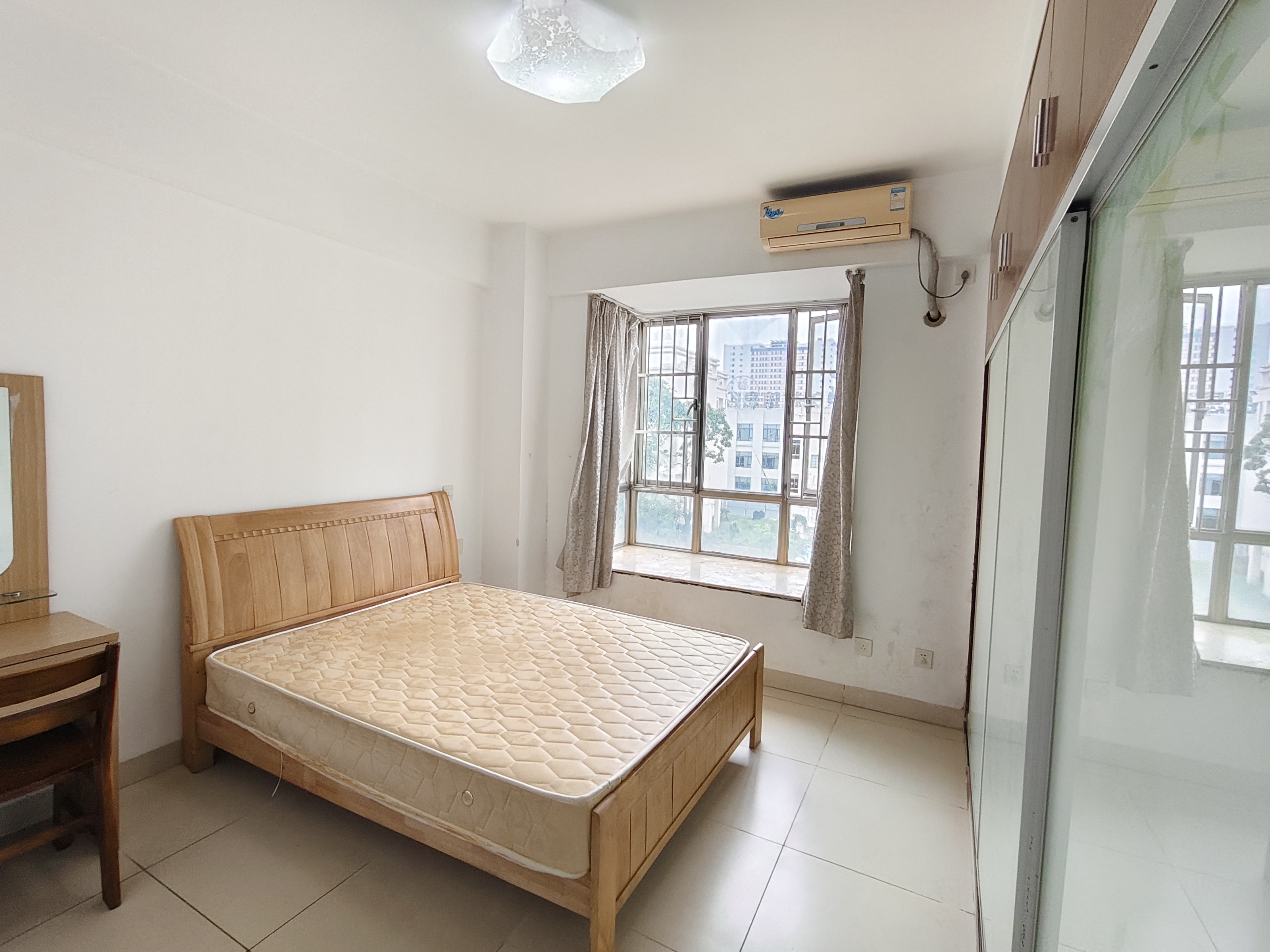 亚洲豪苑南区  3室2厅1卫    2800.0元/月 亚洲豪苑南区  3室2厅1卫    2800.0元/月室内图